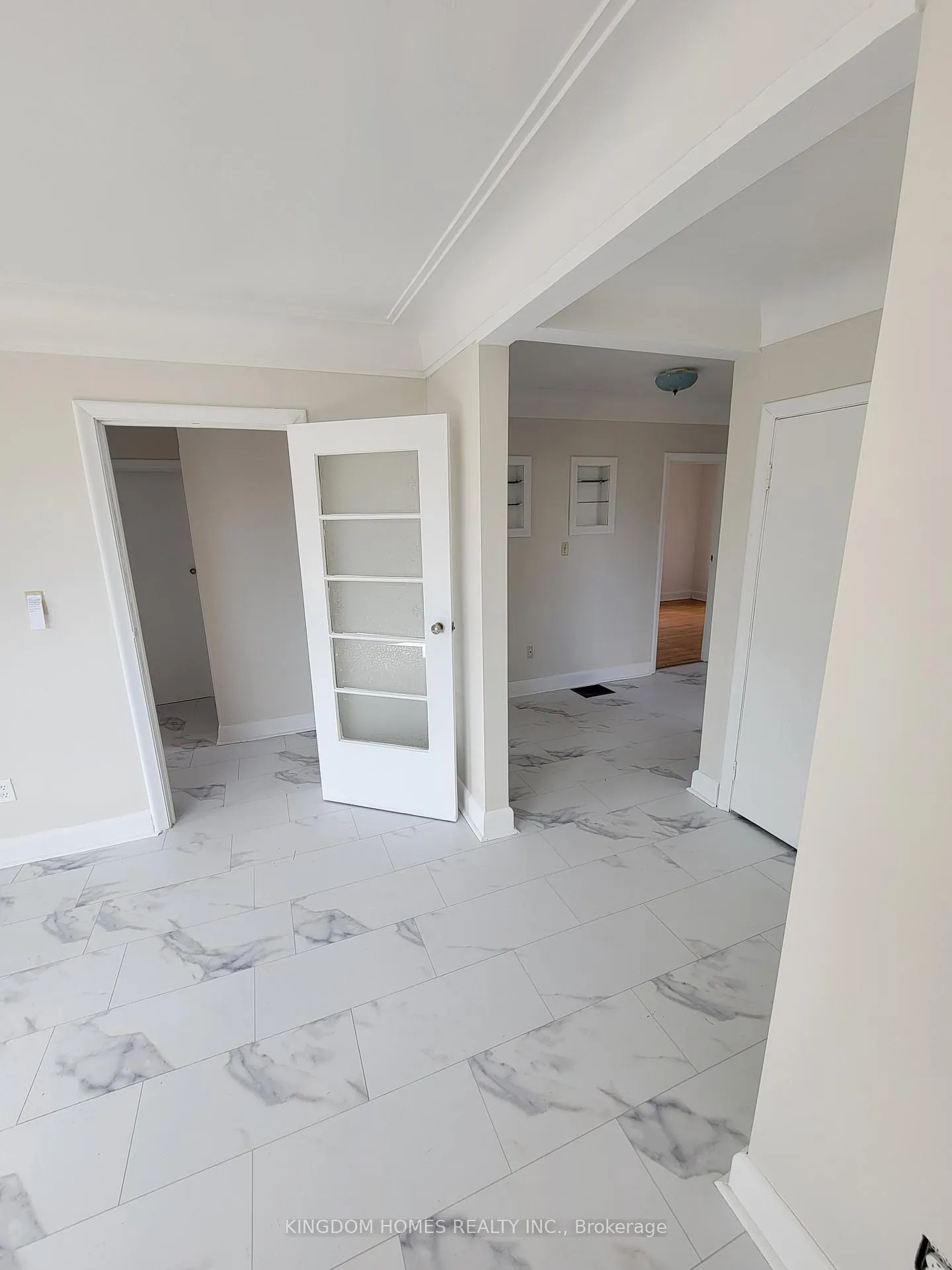 Photo 4 of Unit MAIN, 188 Dumbarton Avenue, Hamilton, Rosedale — HOMEH