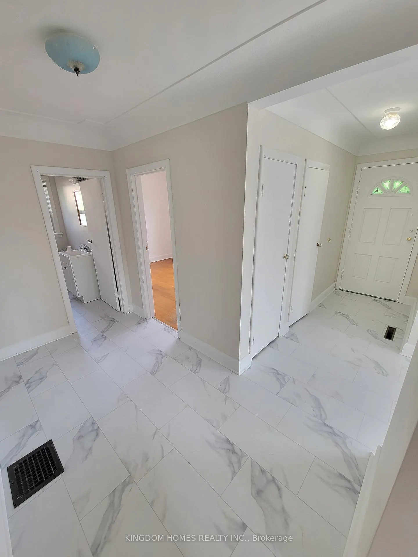 Photo 5 of Unit MAIN, 188 Dumbarton Avenue, Hamilton, Rosedale — HOMEH