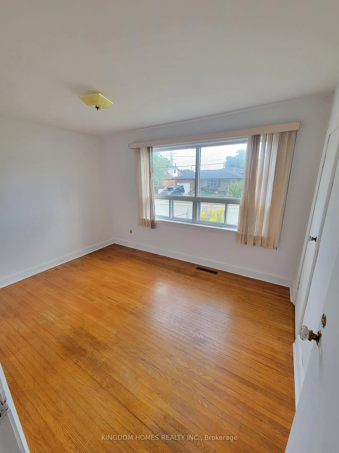 Photo 8 of Unit MAIN, 188 Dumbarton Avenue, Hamilton, Rosedale — HOMEH