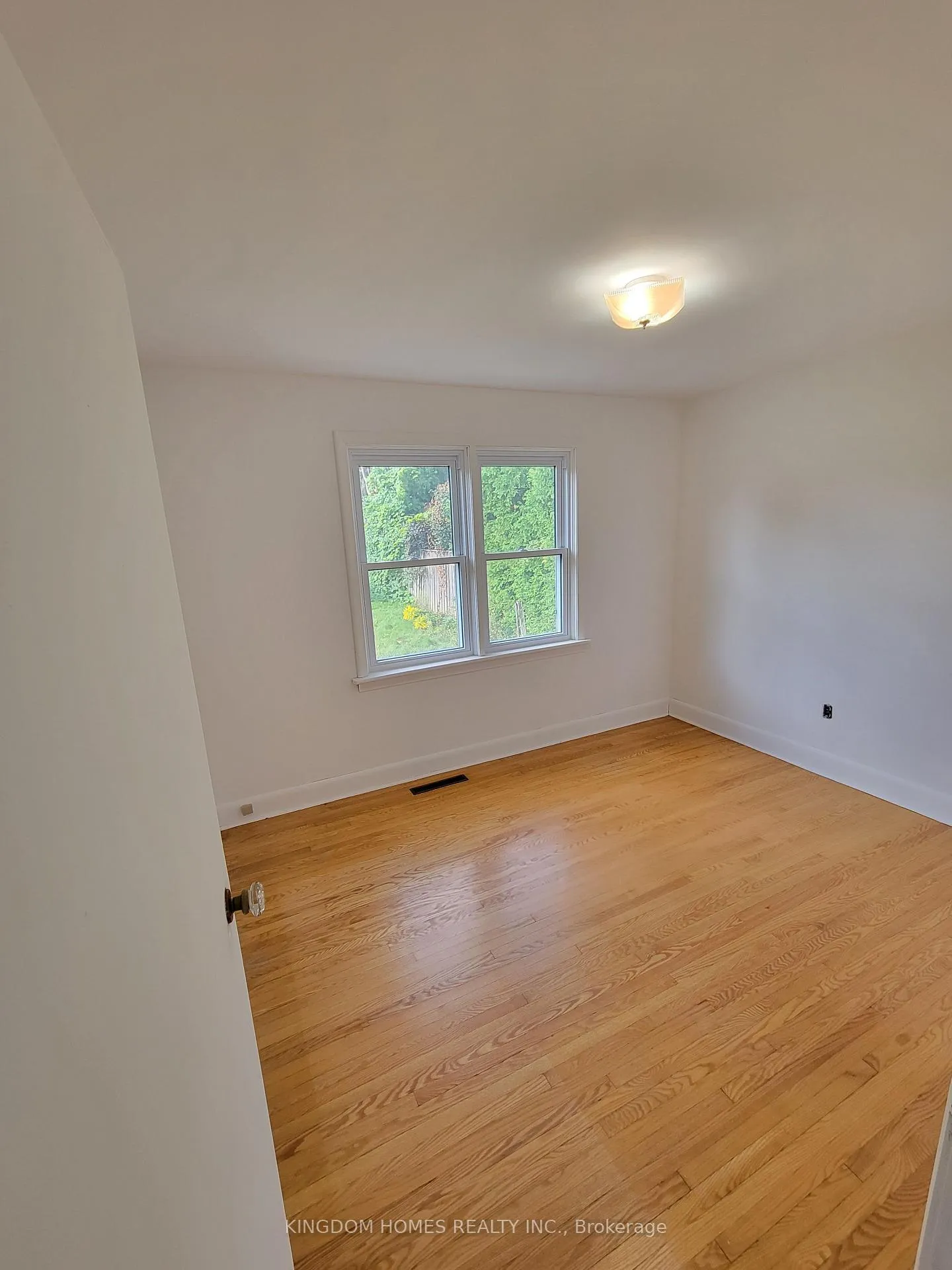 Photo 9 of Unit MAIN, 188 Dumbarton Avenue, Hamilton, Rosedale — HOMEH