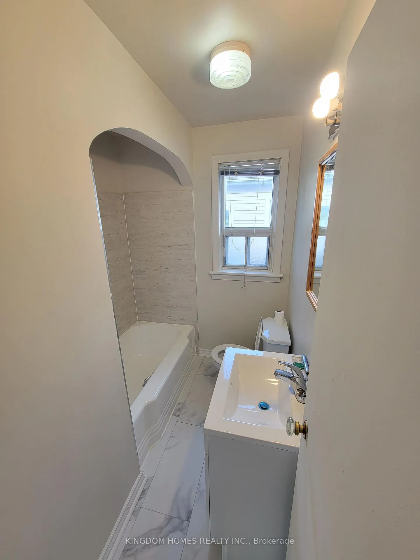 Photo 10 of Unit MAIN, 188 Dumbarton Avenue, Hamilton, Rosedale — HOMEH