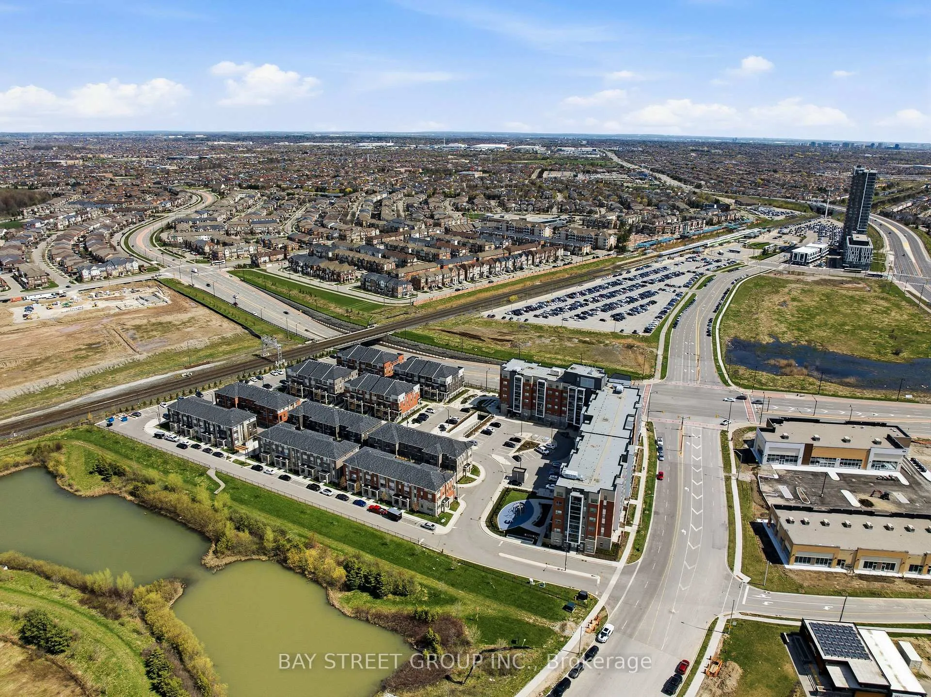 Photo 37 of 334 Lagerfeld Drive, Brampton, Northwest Brampton — HOMEH