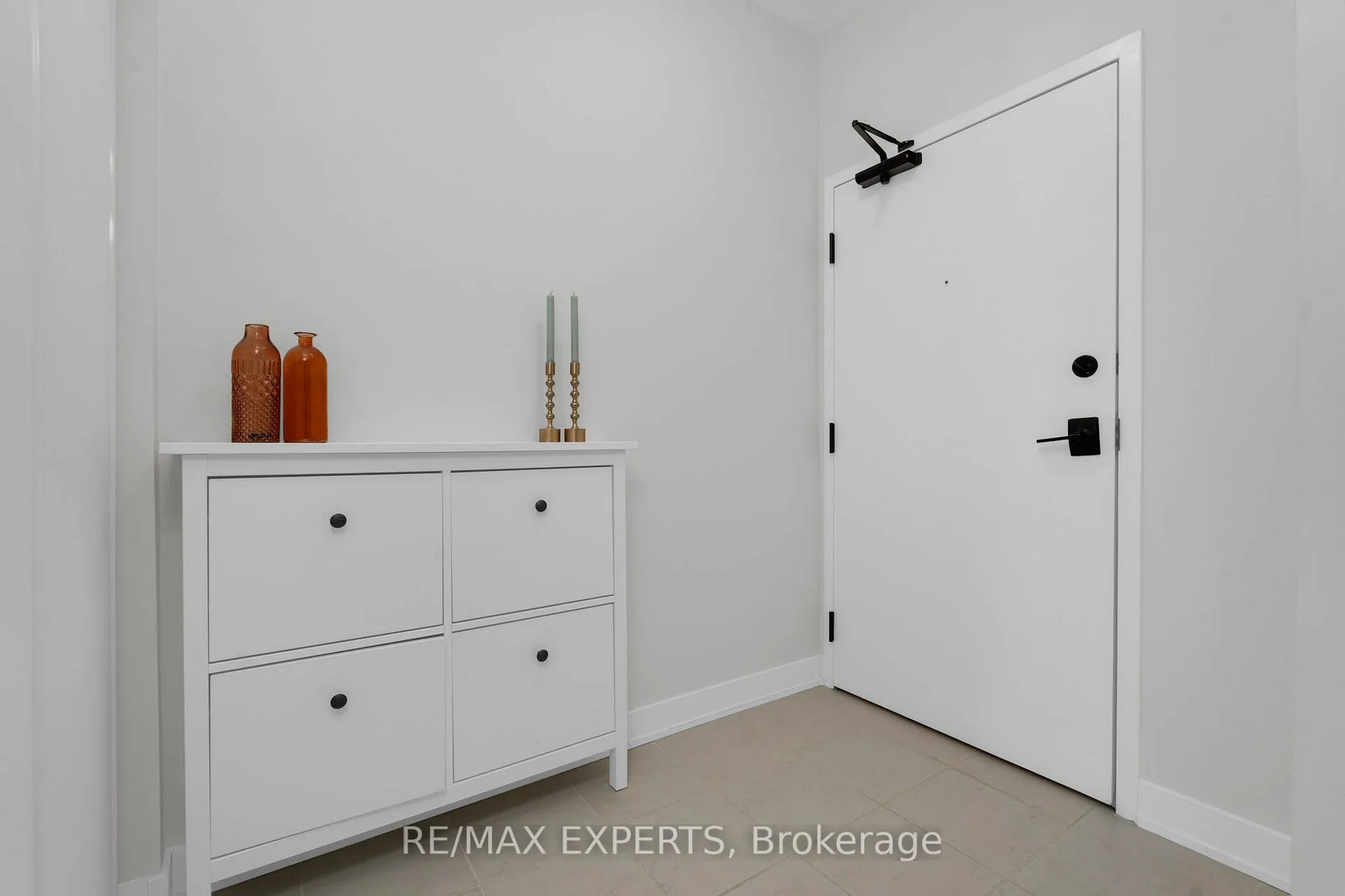 Photo 6 of Unit 405, 1 Chef Lane, Barrie, Rural Barrie Southeast — HOMEH