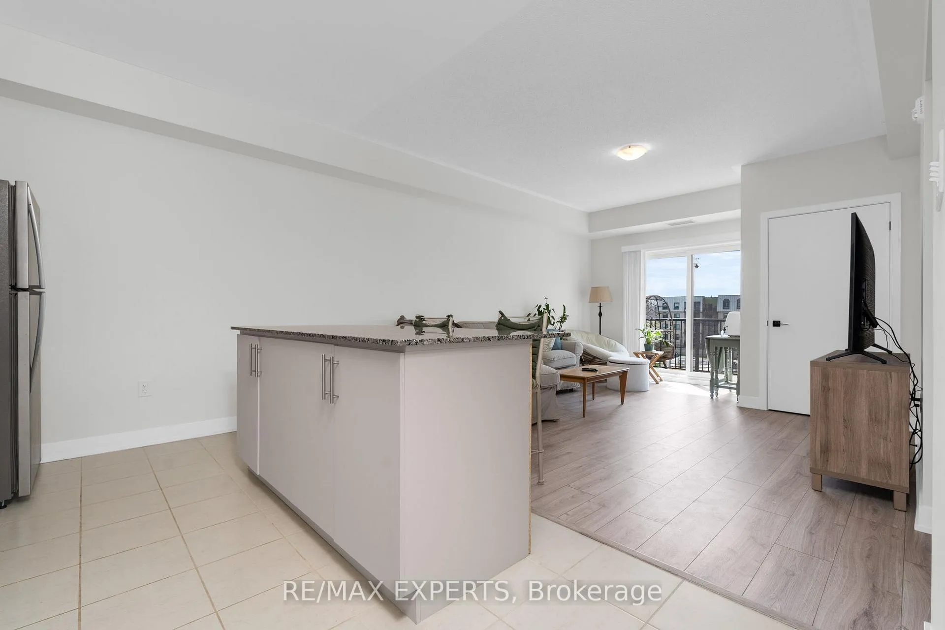 Photo 7 of Unit 405, 1 Chef Lane, Barrie, Rural Barrie Southeast — HOMEH