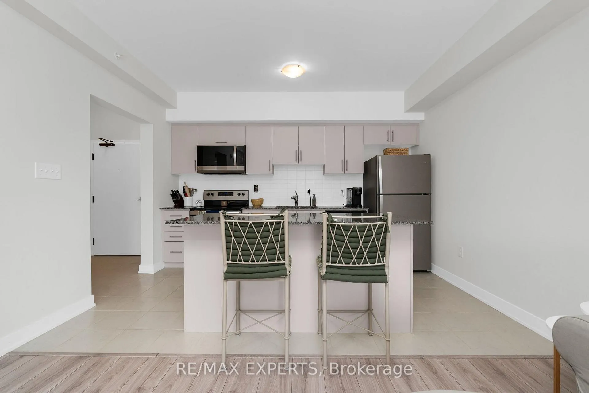 Photo 8 of Unit 405, 1 Chef Lane, Barrie, Rural Barrie Southeast — HOMEH