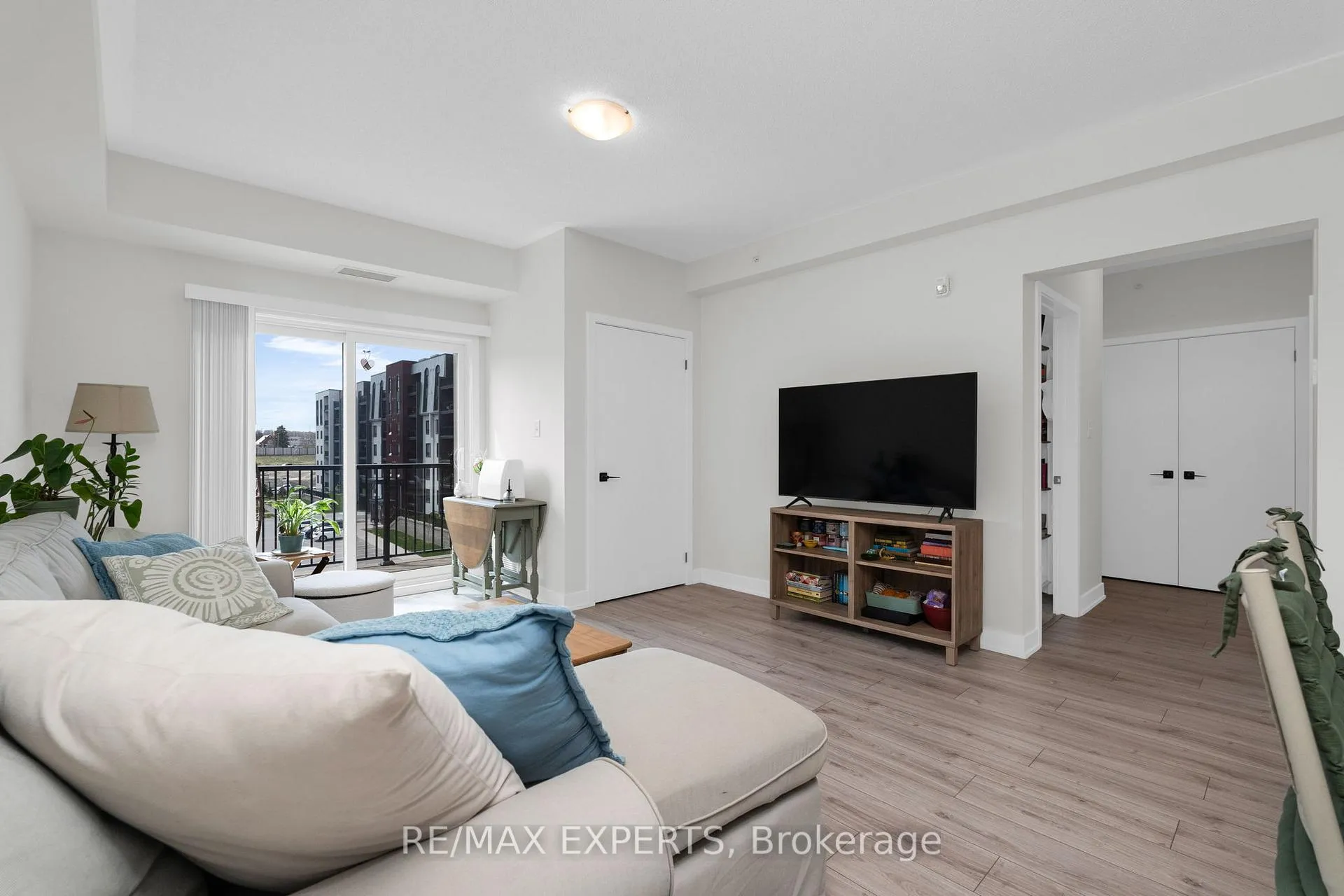 Photo 10 of Unit 405, 1 Chef Lane, Barrie, Rural Barrie Southeast — HOMEH