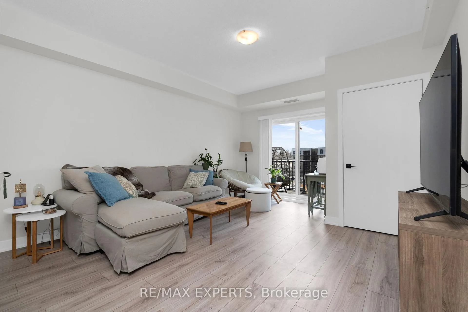Photo 11 of Unit 405, 1 Chef Lane, Barrie, Rural Barrie Southeast — HOMEH