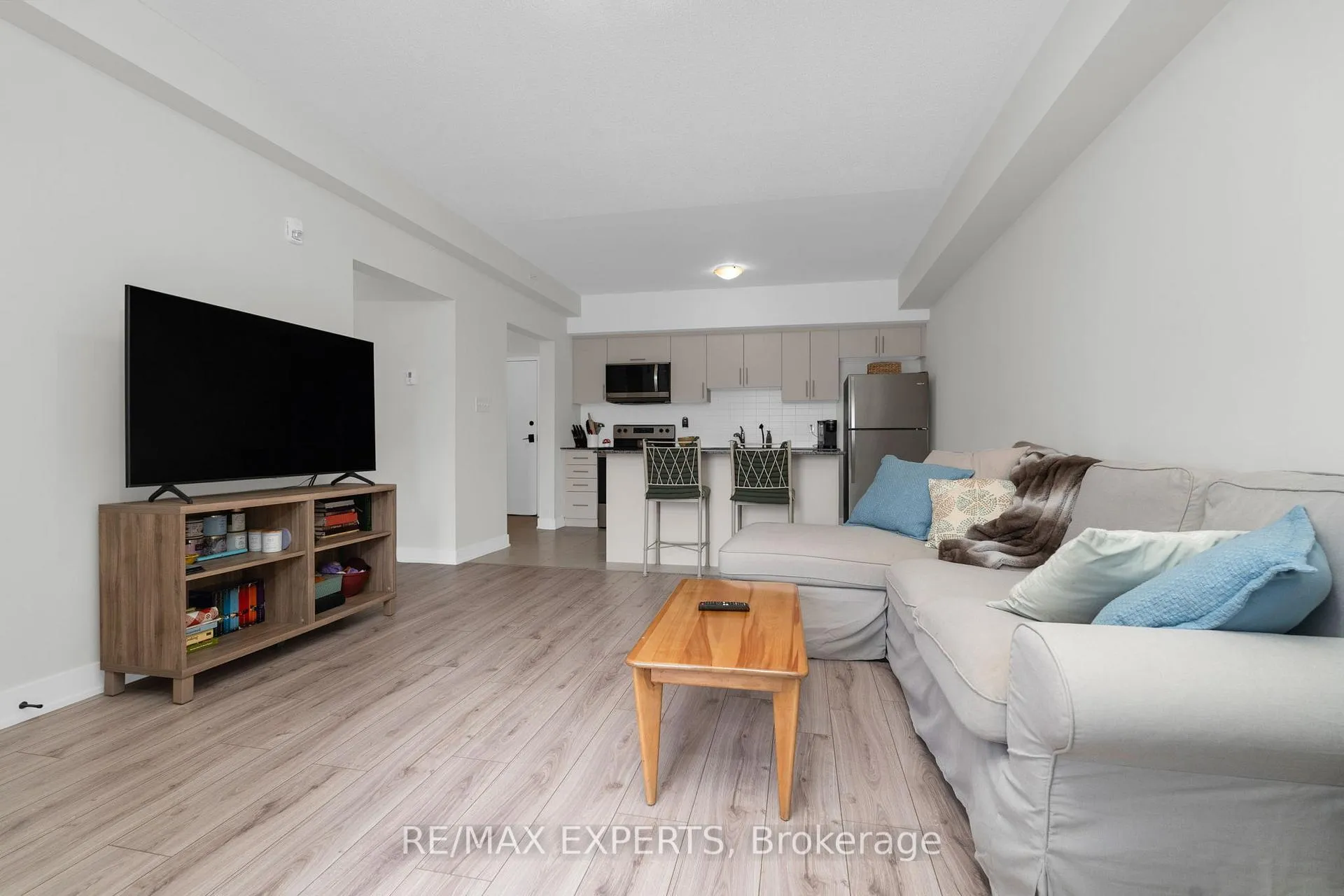 Photo 12 of Unit 405, 1 Chef Lane, Barrie, Rural Barrie Southeast — HOMEH