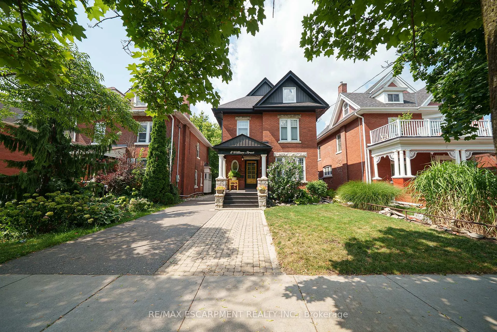 Photo 2 of 8 William Street, Brantford — HOMEH
