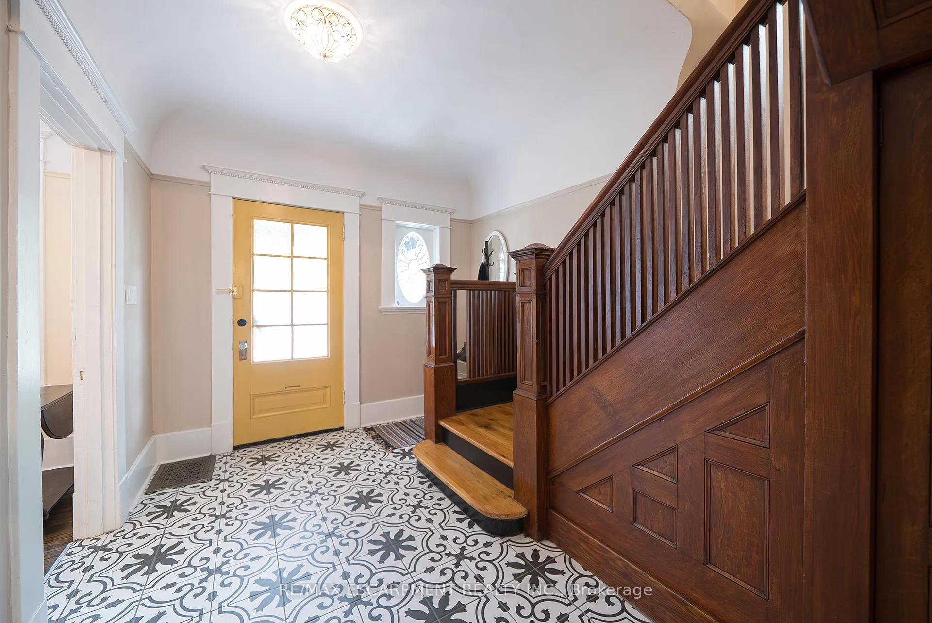 Photo 6 of 8 William Street, Brantford — HOMEH