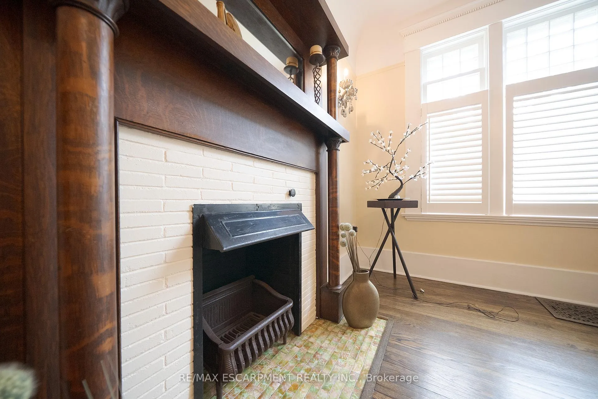 Photo 10 of 8 William Street, Brantford — HOMEH