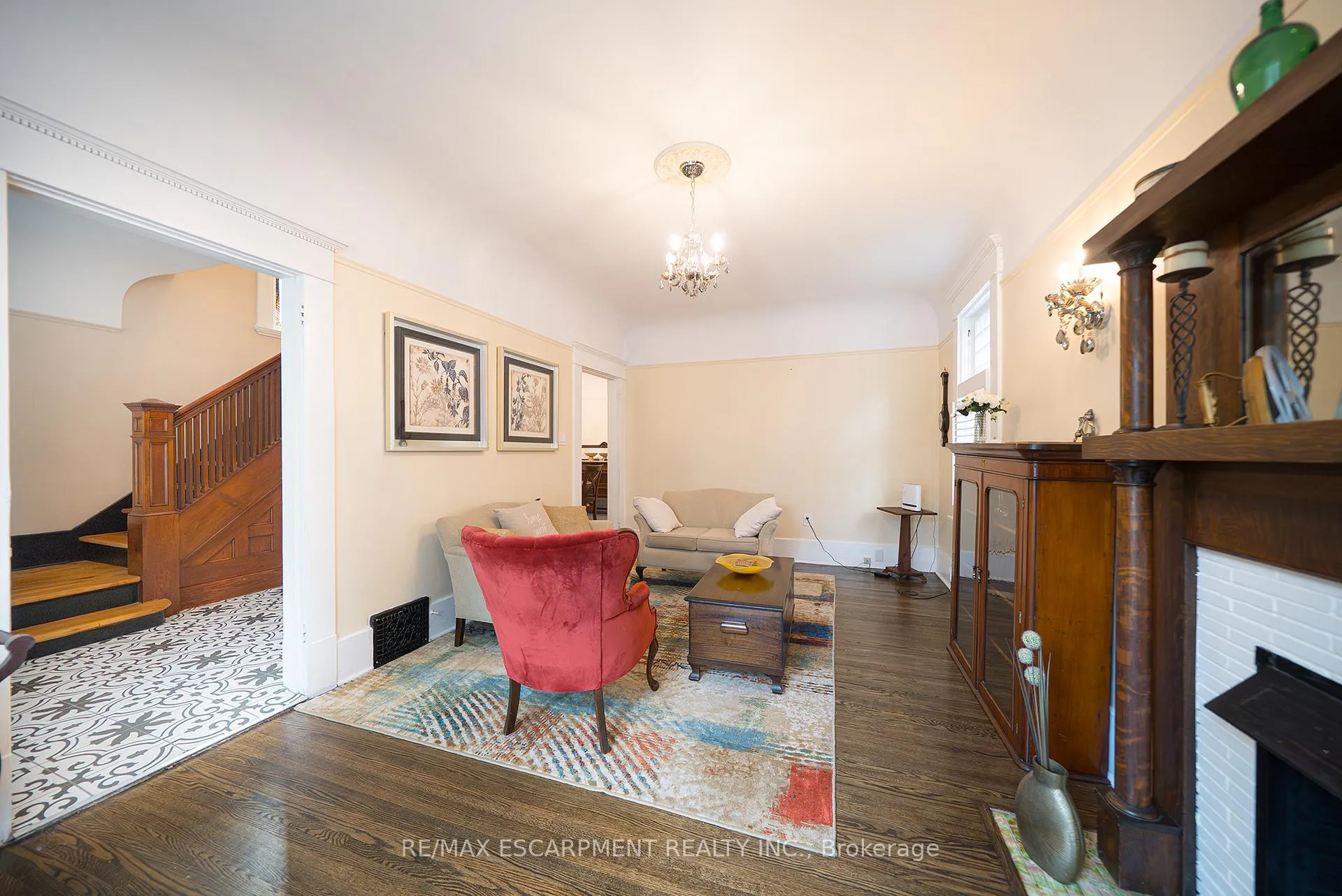 Photo 11 of 8 William Street, Brantford — HOMEH