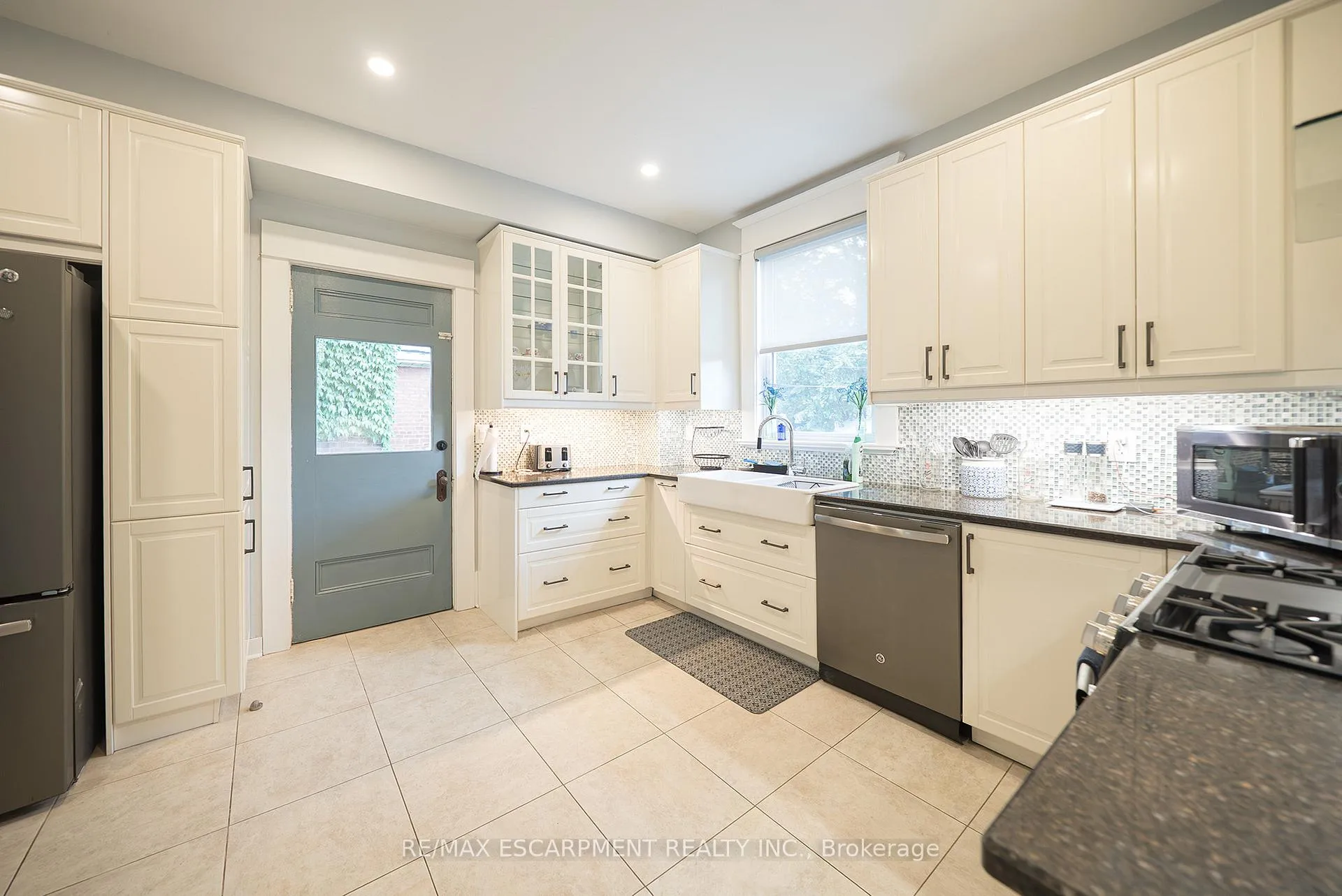 Photo 21 of 8 William Street, Brantford — HOMEH