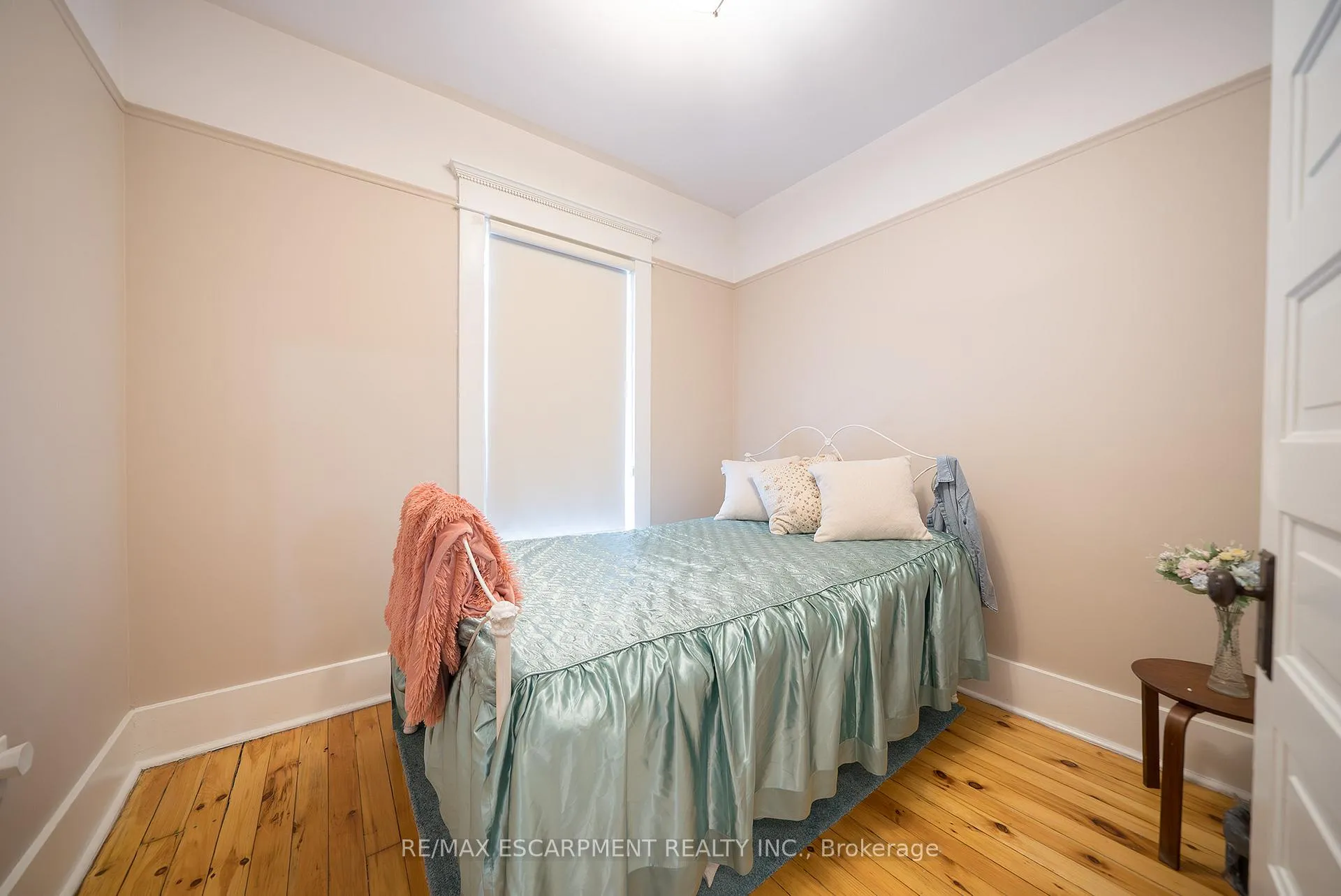Photo 23 of 8 William Street, Brantford — HOMEH