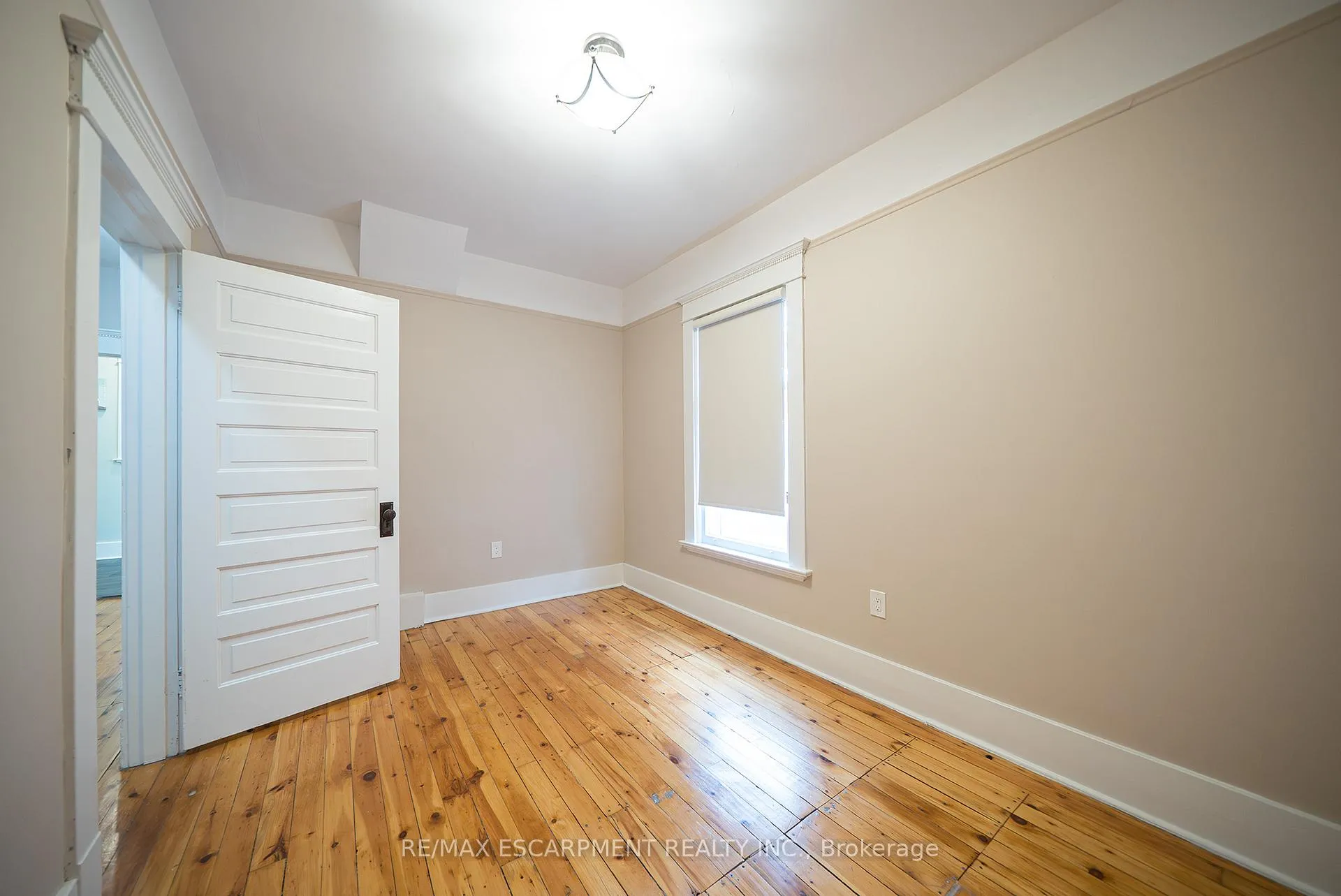 Photo 30 of 8 William Street, Brantford — HOMEH