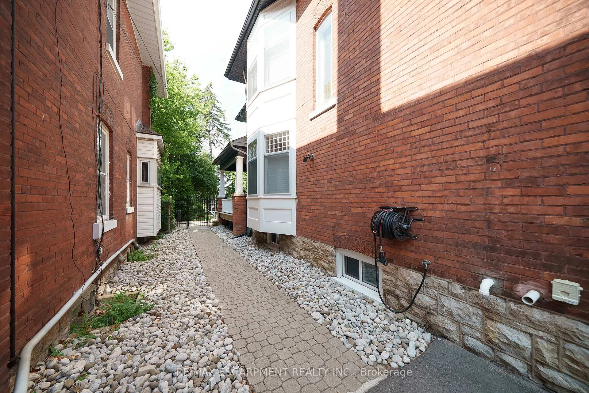 Photo 41 of 8 William Street, Brantford — HOMEH