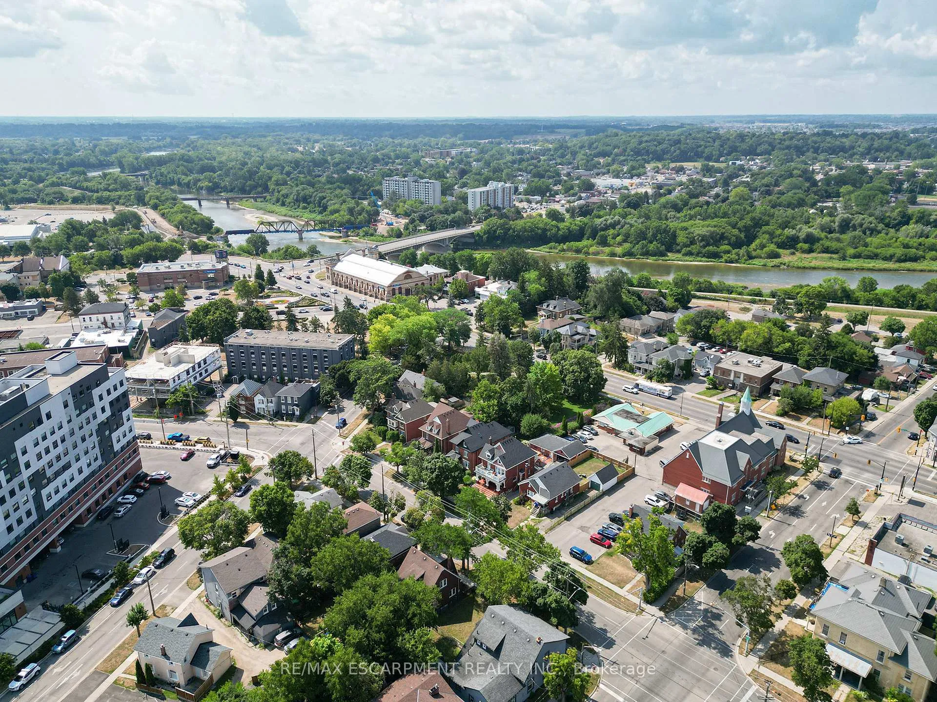 Photo 48 of 8 William Street, Brantford — HOMEH