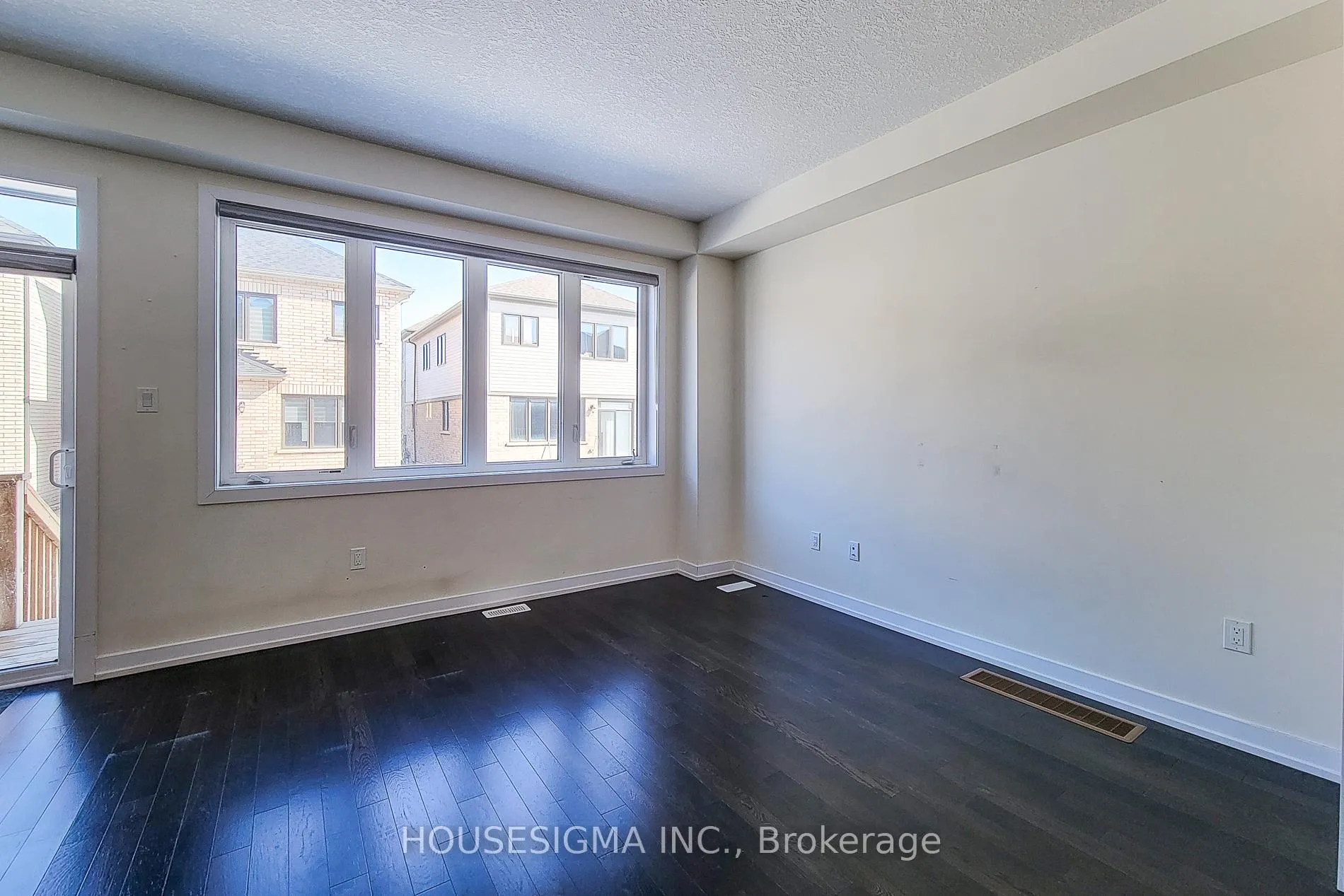 Photo 9 of 20 Monteith Drive, Brantford — HOMEH