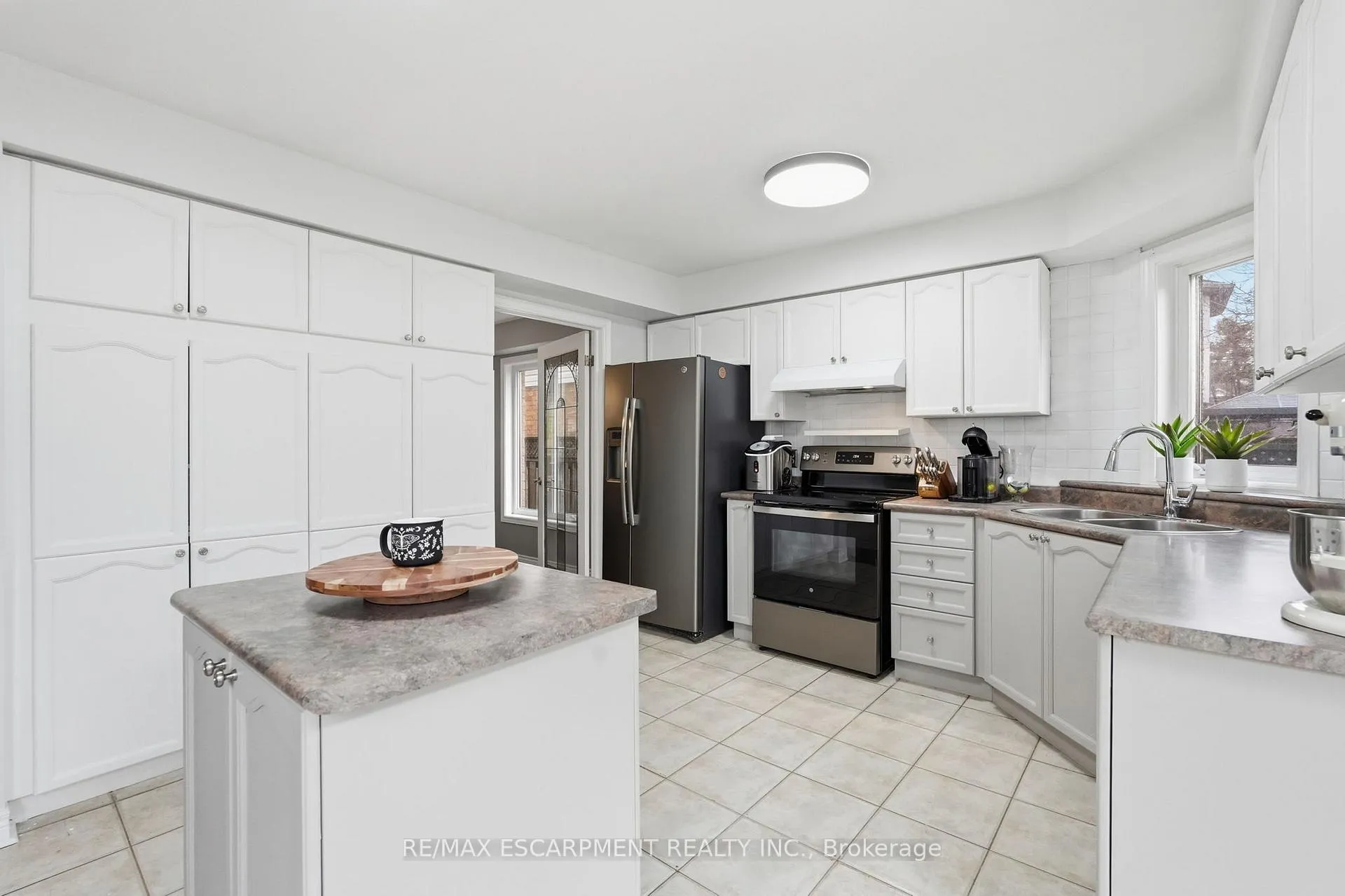 Photo 12 of 5189 Blue Spruce Avenue, Burlington, Orchard — HOMEH