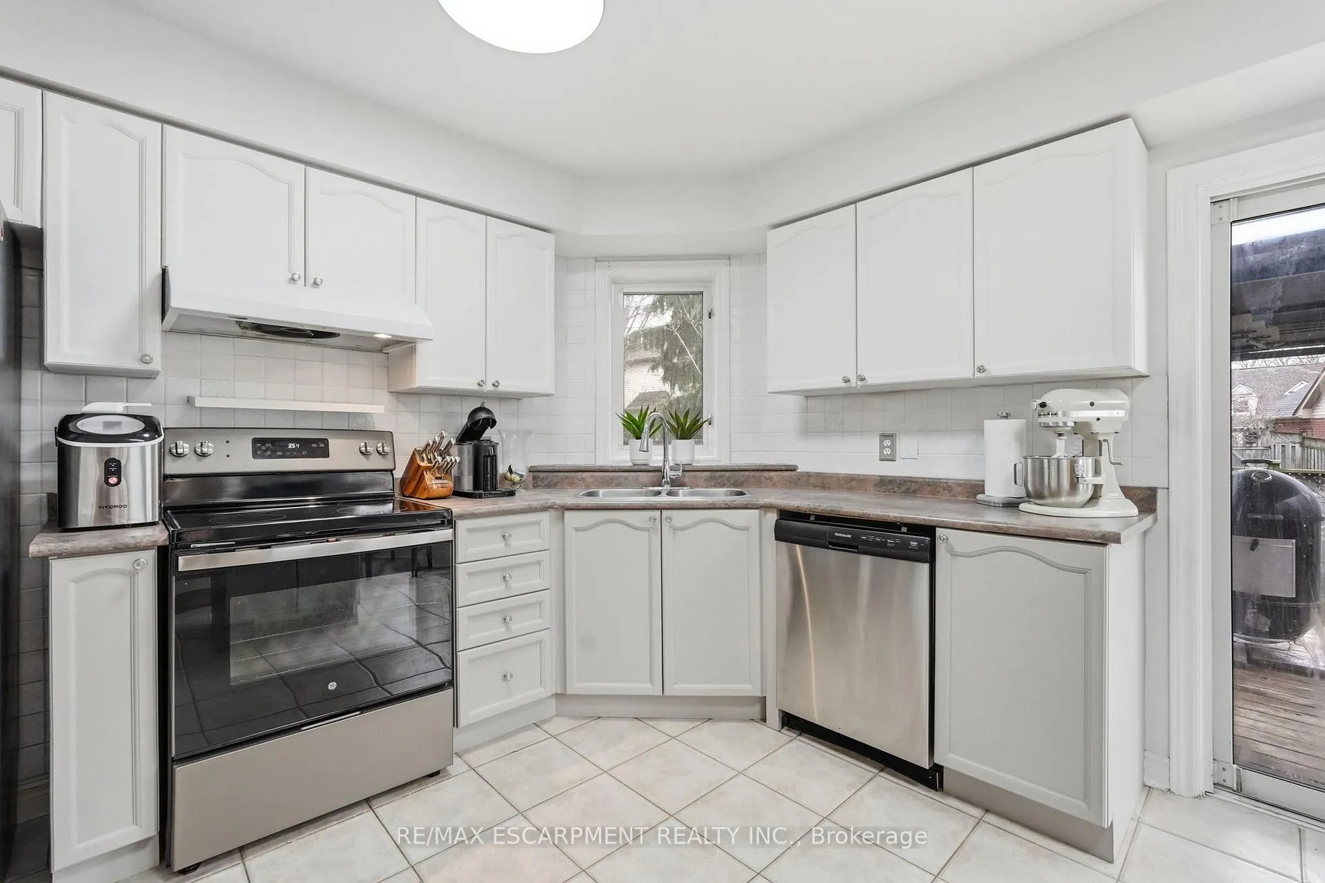 Photo 13 of 5189 Blue Spruce Avenue, Burlington, Orchard — HOMEH