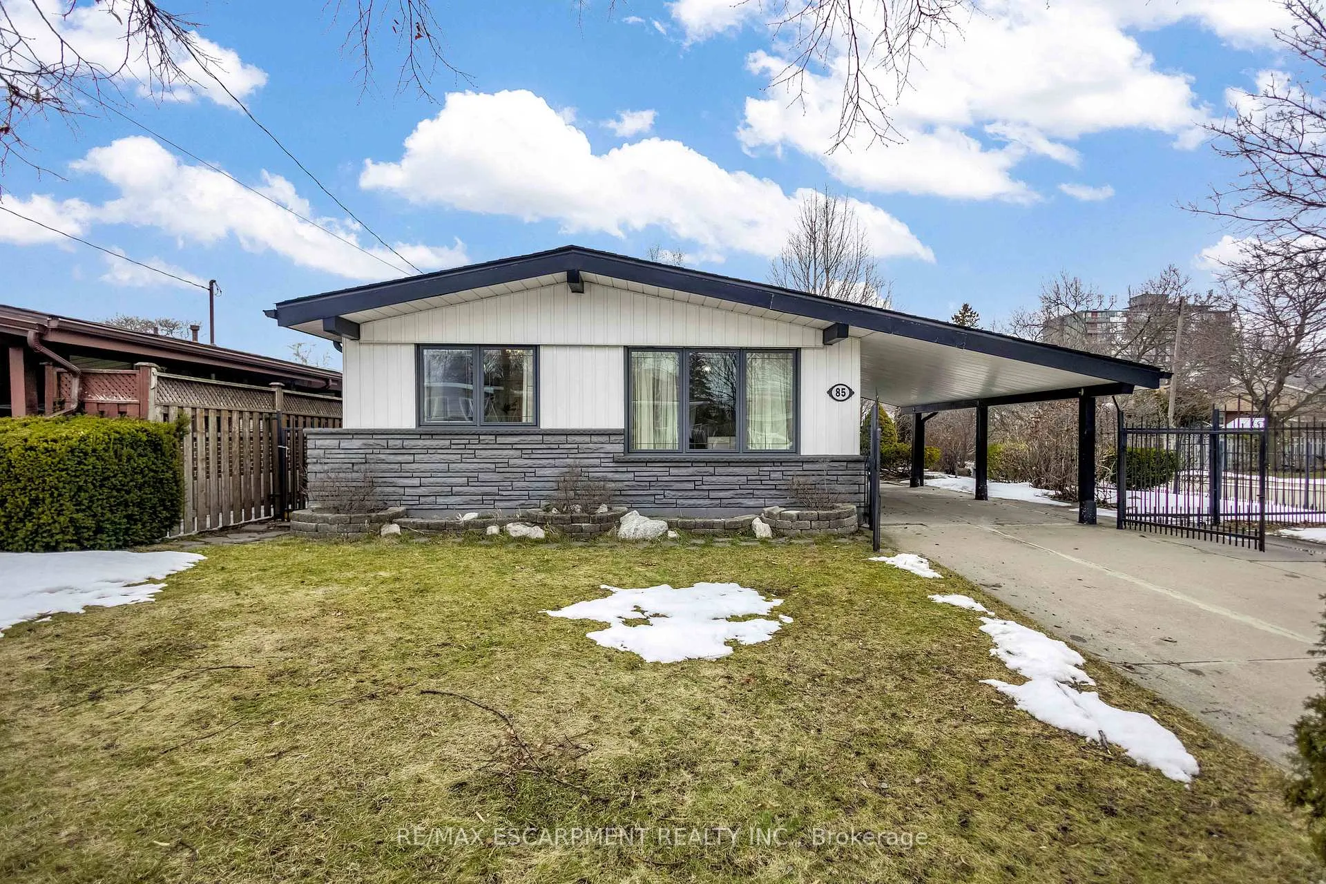 Photo 2 of 85 Ranchdale Drive, Hamilton, Thorner — HOMEH