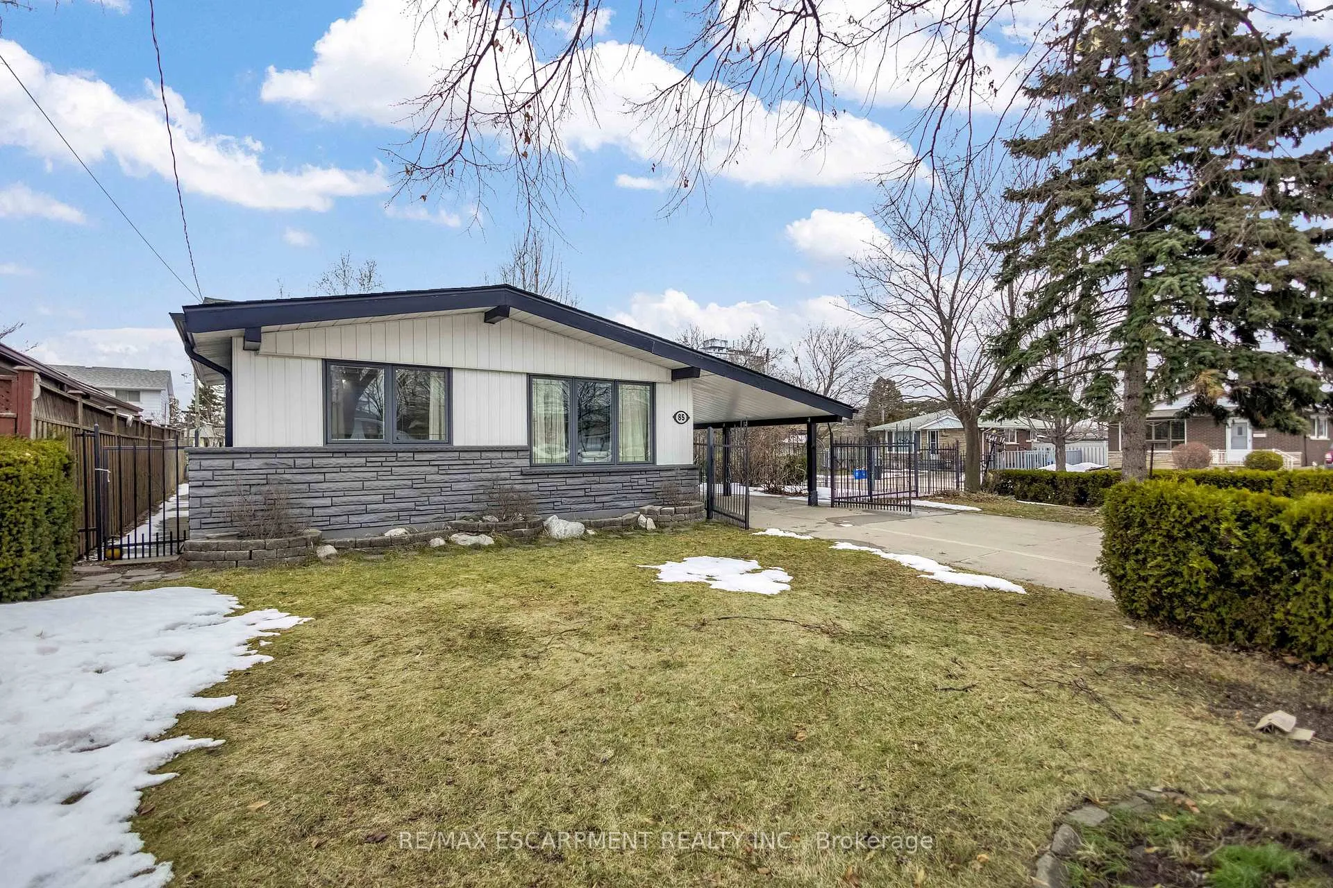 Photo 3 of 85 Ranchdale Drive, Hamilton, Thorner — HOMEH