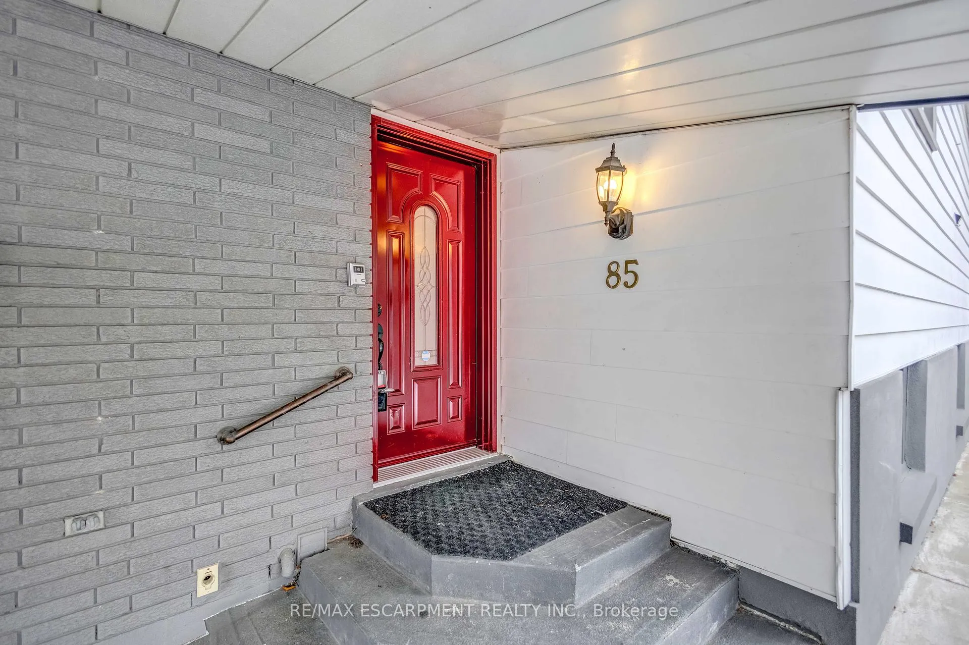 Photo 8 of 85 Ranchdale Drive, Hamilton, Thorner — HOMEH
