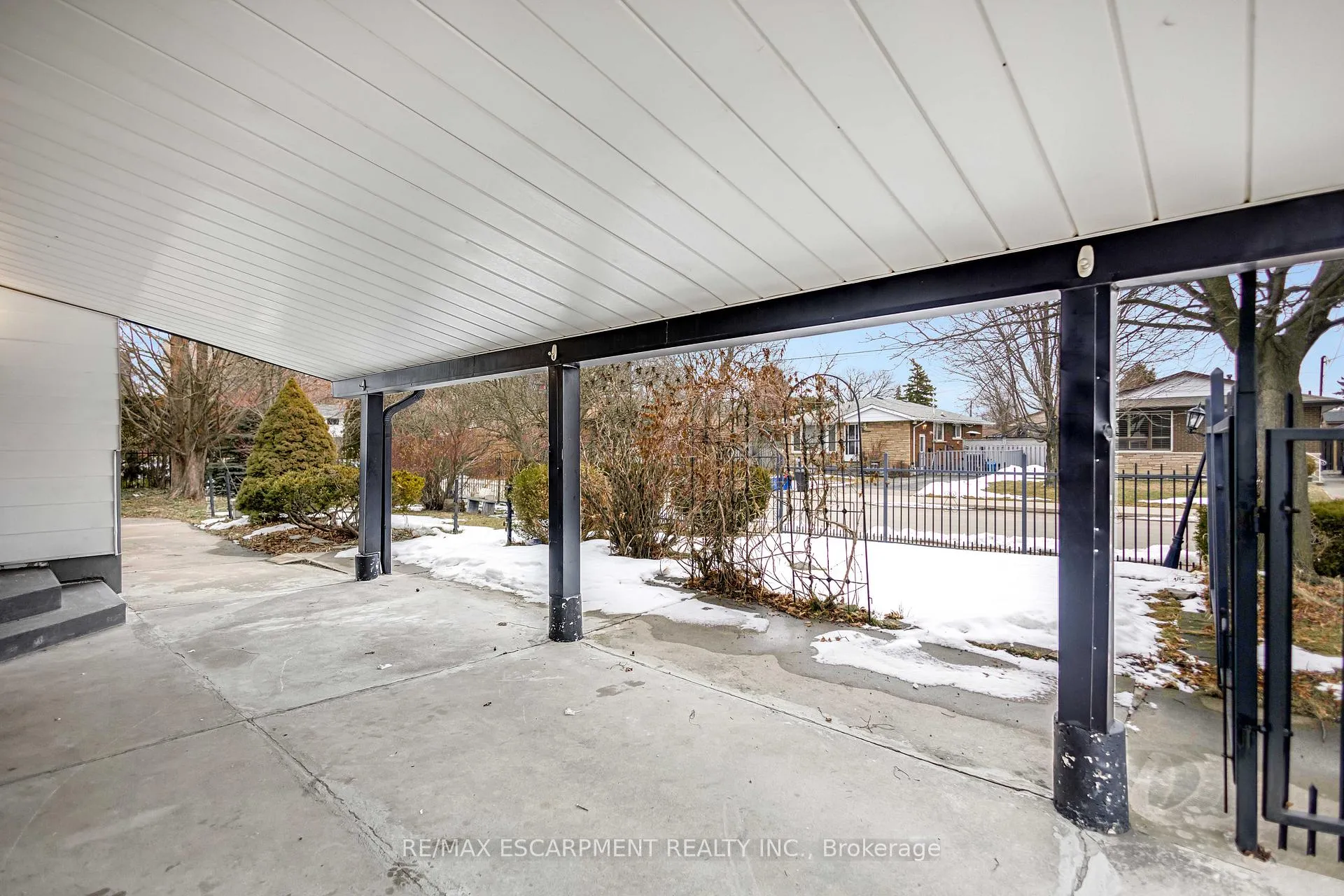 Photo 10 of 85 Ranchdale Drive, Hamilton, Thorner — HOMEH