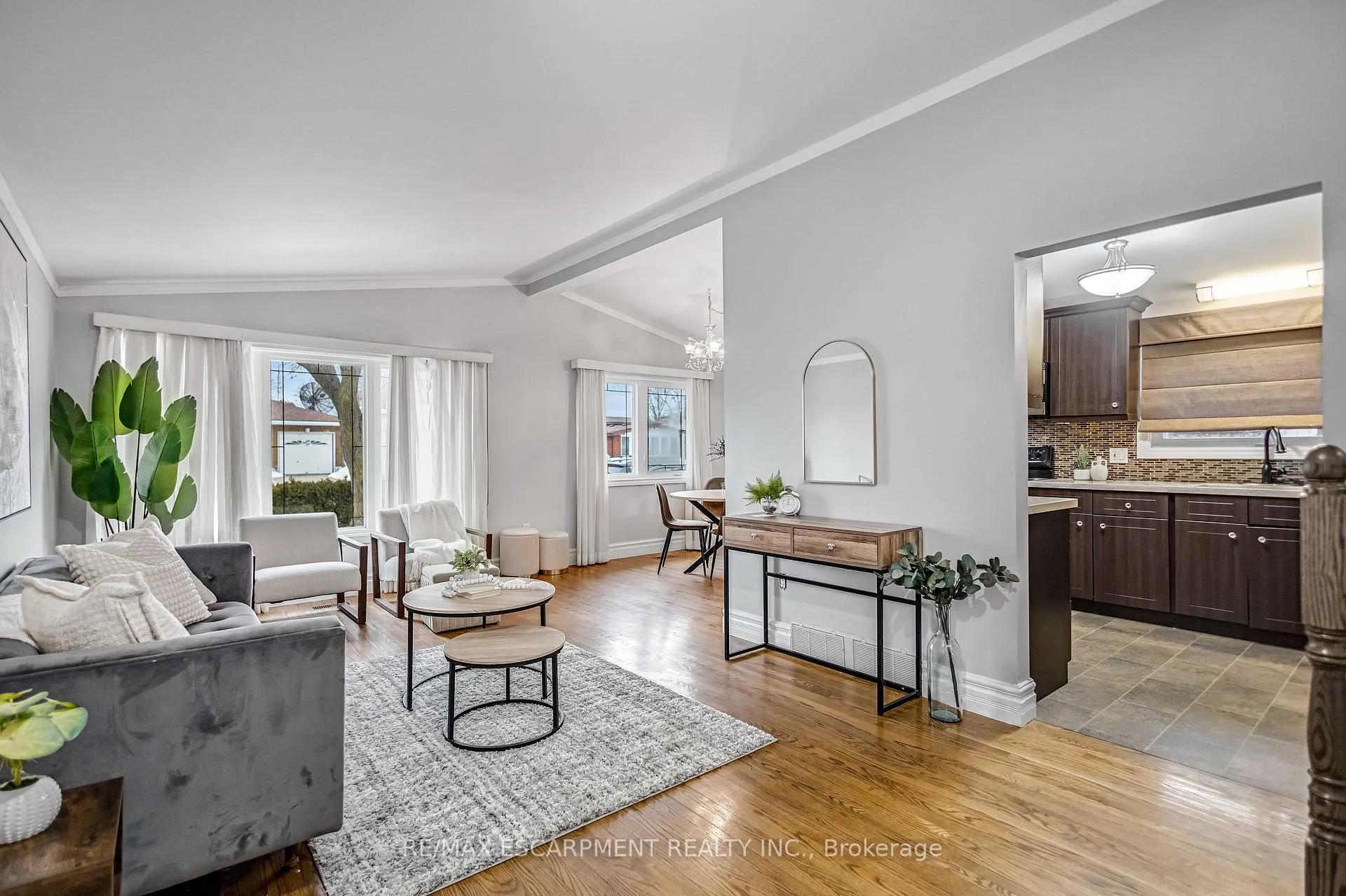 Photo 12 of 85 Ranchdale Drive, Hamilton, Thorner — HOMEH