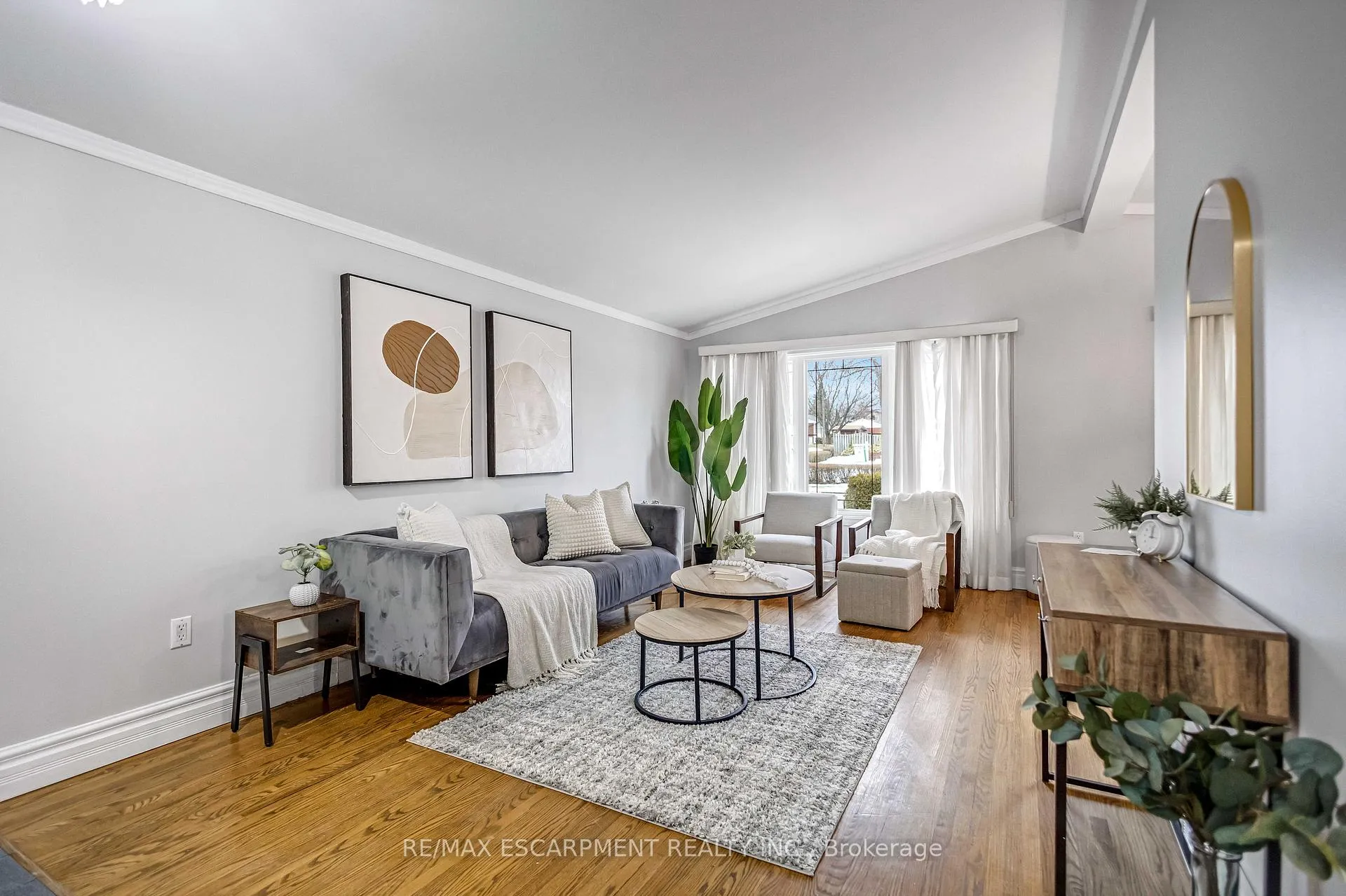 Photo 13 of 85 Ranchdale Drive, Hamilton, Thorner — HOMEH