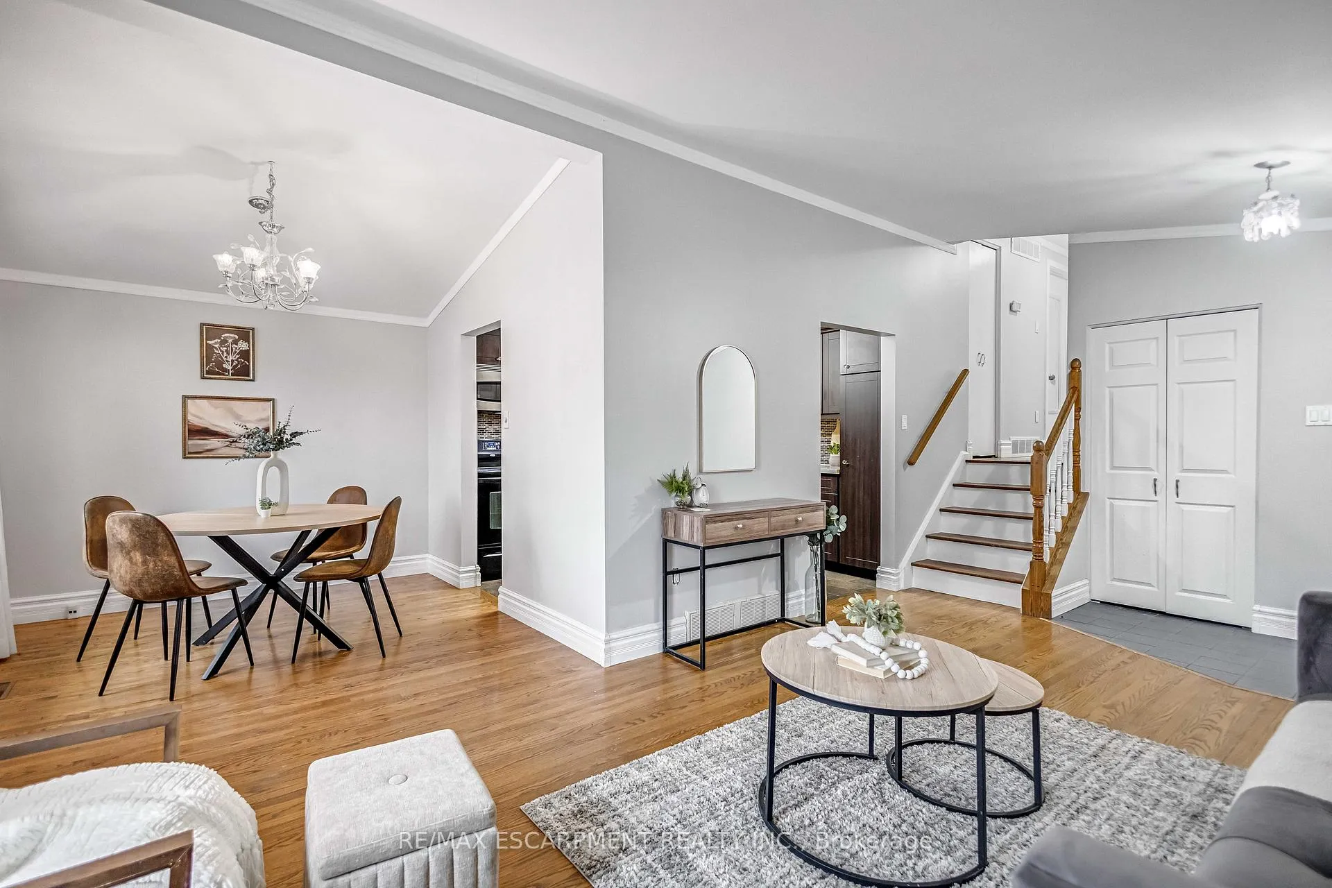 Photo 15 of 85 Ranchdale Drive, Hamilton, Thorner — HOMEH