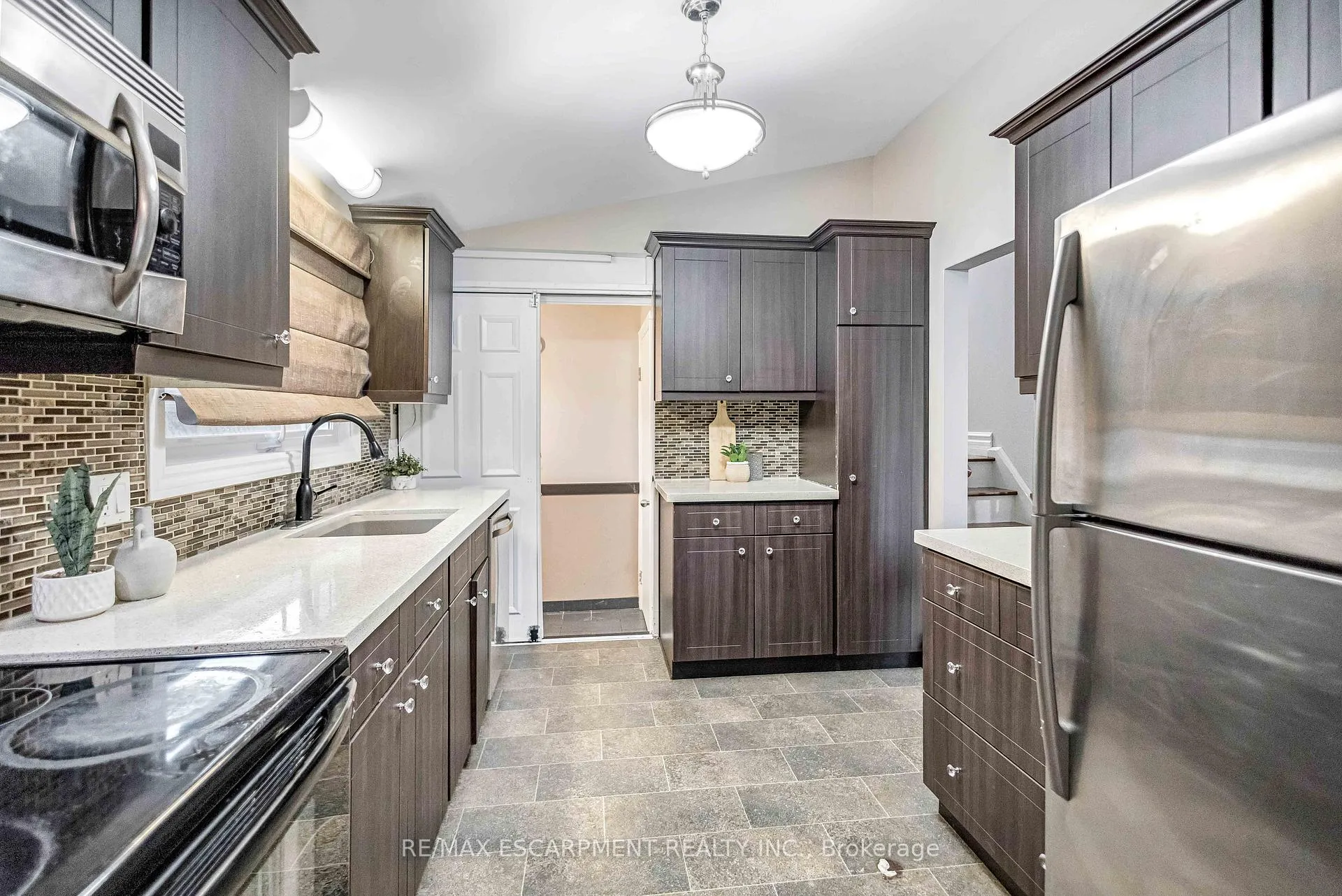 Photo 19 of 85 Ranchdale Drive, Hamilton, Thorner — HOMEH