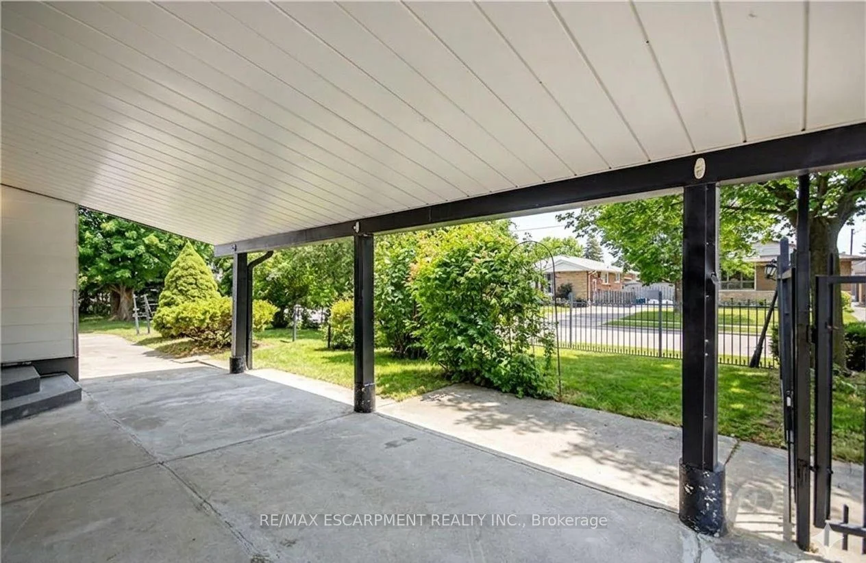 Photo 9 of 85 Ranchdale Drive, Hamilton, Thorner — HOMEH