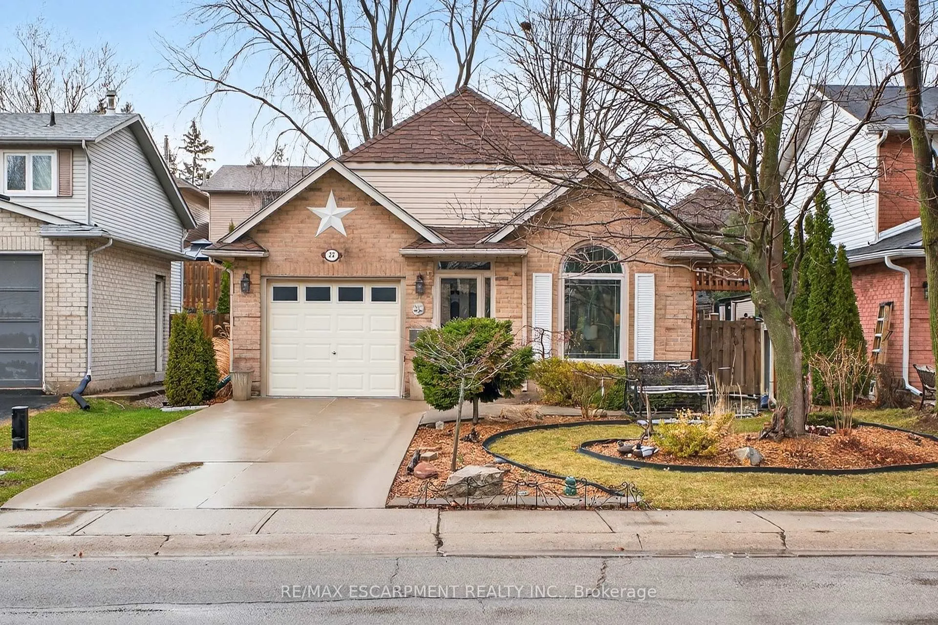 Photo 1 of 22 Novoco Drive, Hamilton, Gurnett — HOMEH