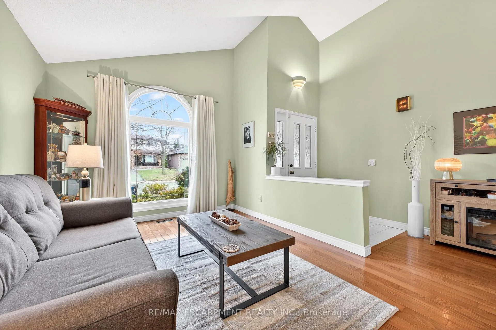 Photo 8 of 22 Novoco Drive, Hamilton, Gurnett — HOMEH