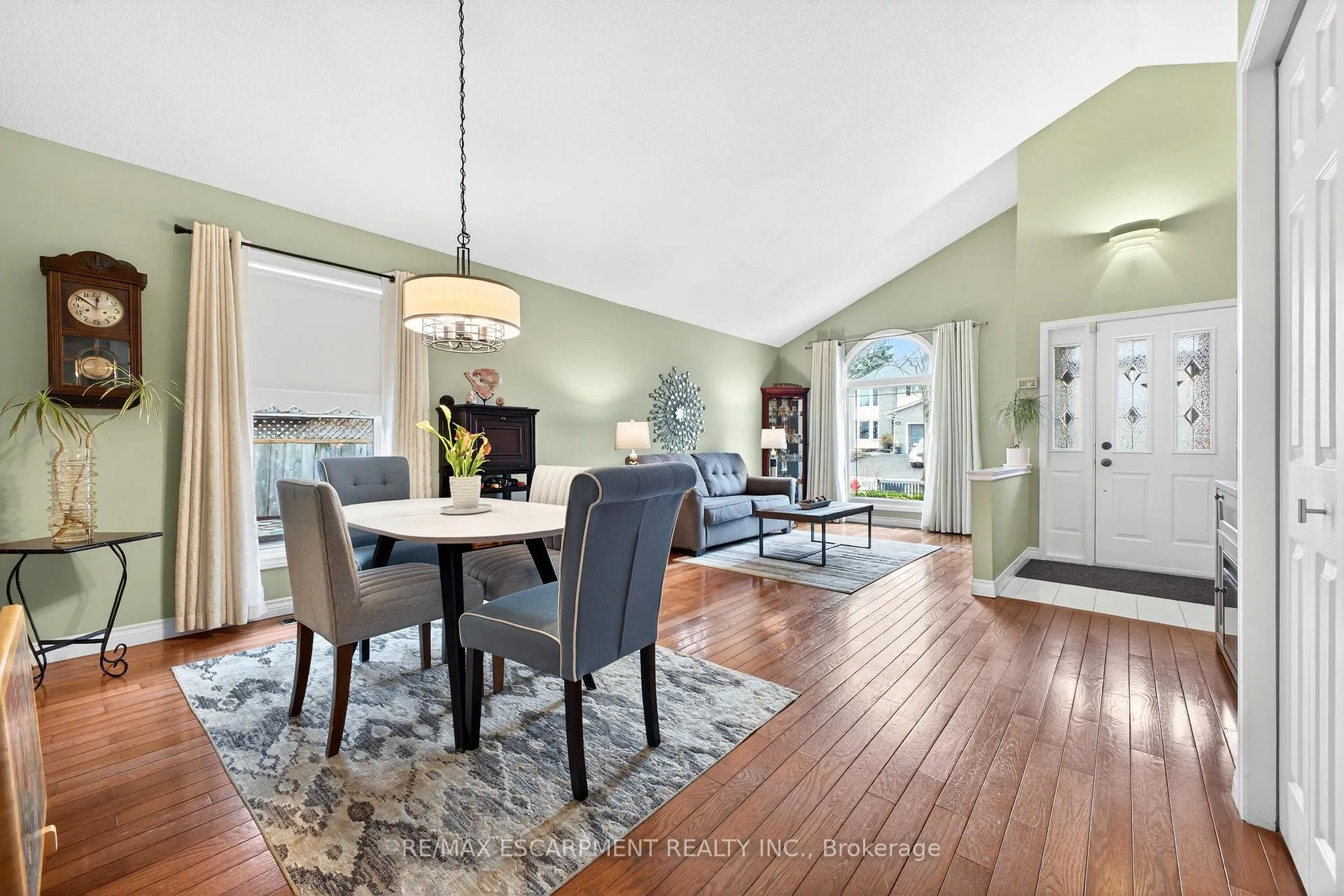 Photo 12 of 22 Novoco Drive, Hamilton, Gurnett — HOMEH