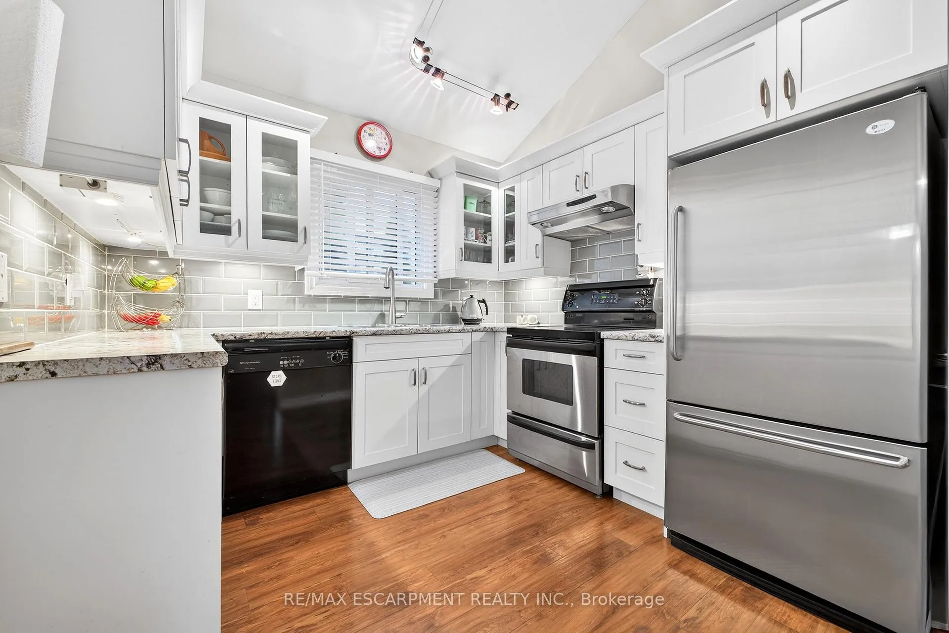 Photo 13 of 22 Novoco Drive, Hamilton, Gurnett — HOMEH