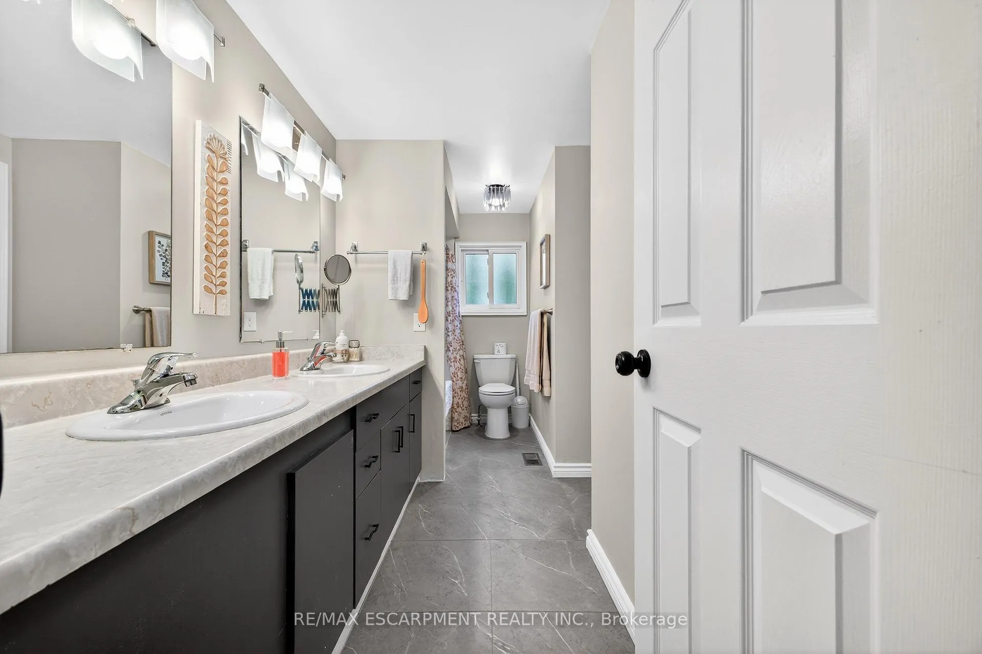 Photo 16 of 22 Novoco Drive, Hamilton, Gurnett — HOMEH