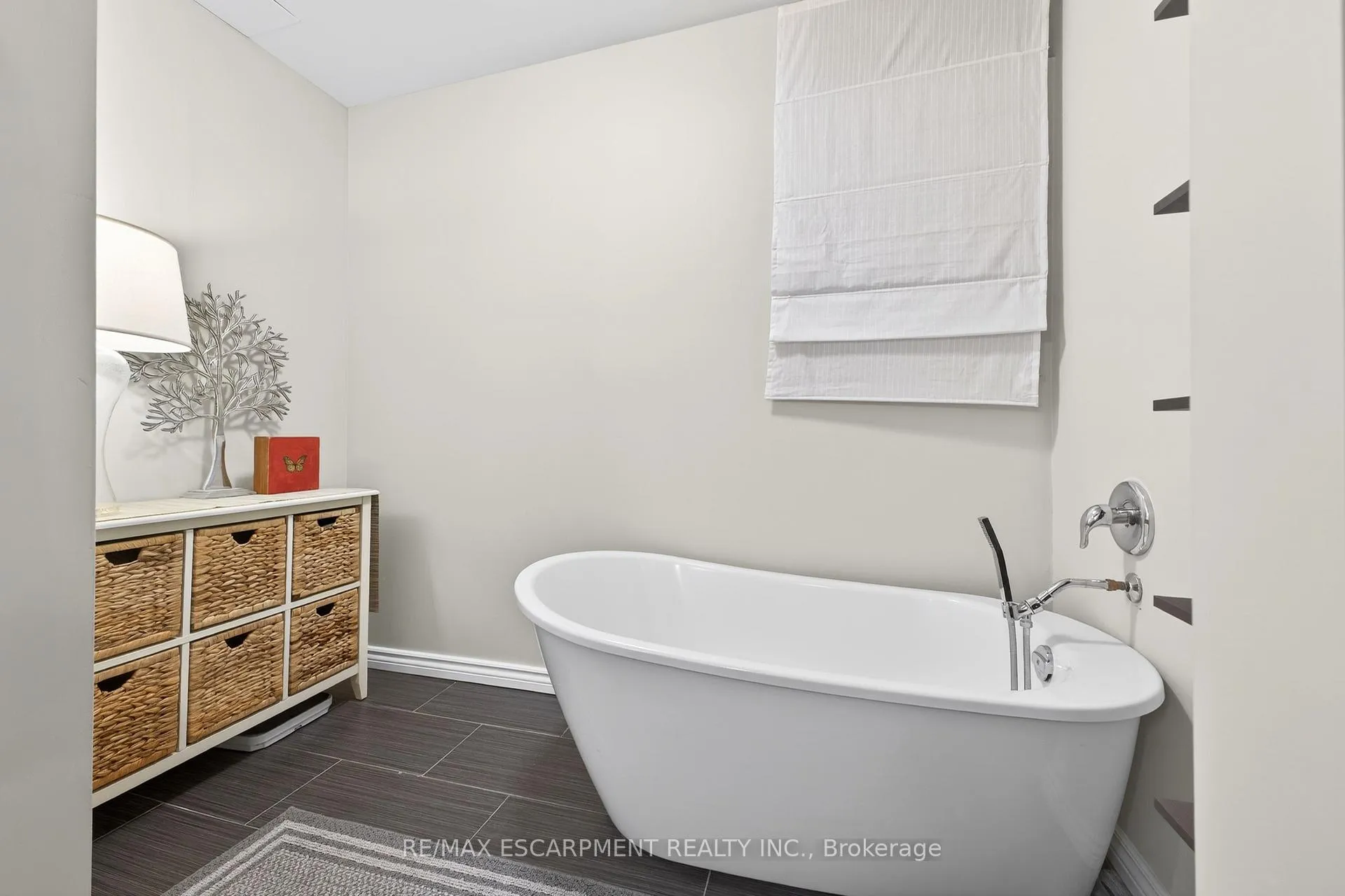Photo 26 of 22 Novoco Drive, Hamilton, Gurnett — HOMEH