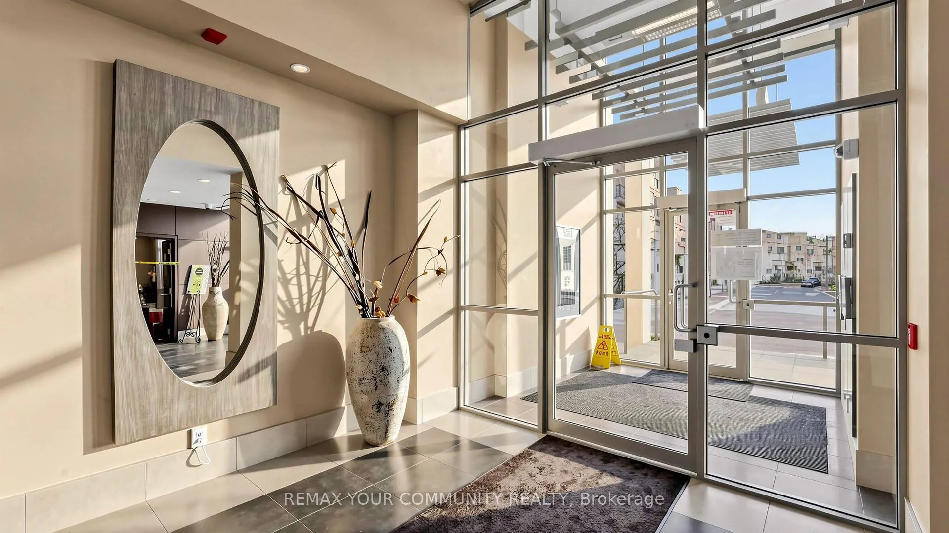 Photo 3 of Unit 703, 21 Upper Duke Crescent, Markham, Unionville — HOMEH
