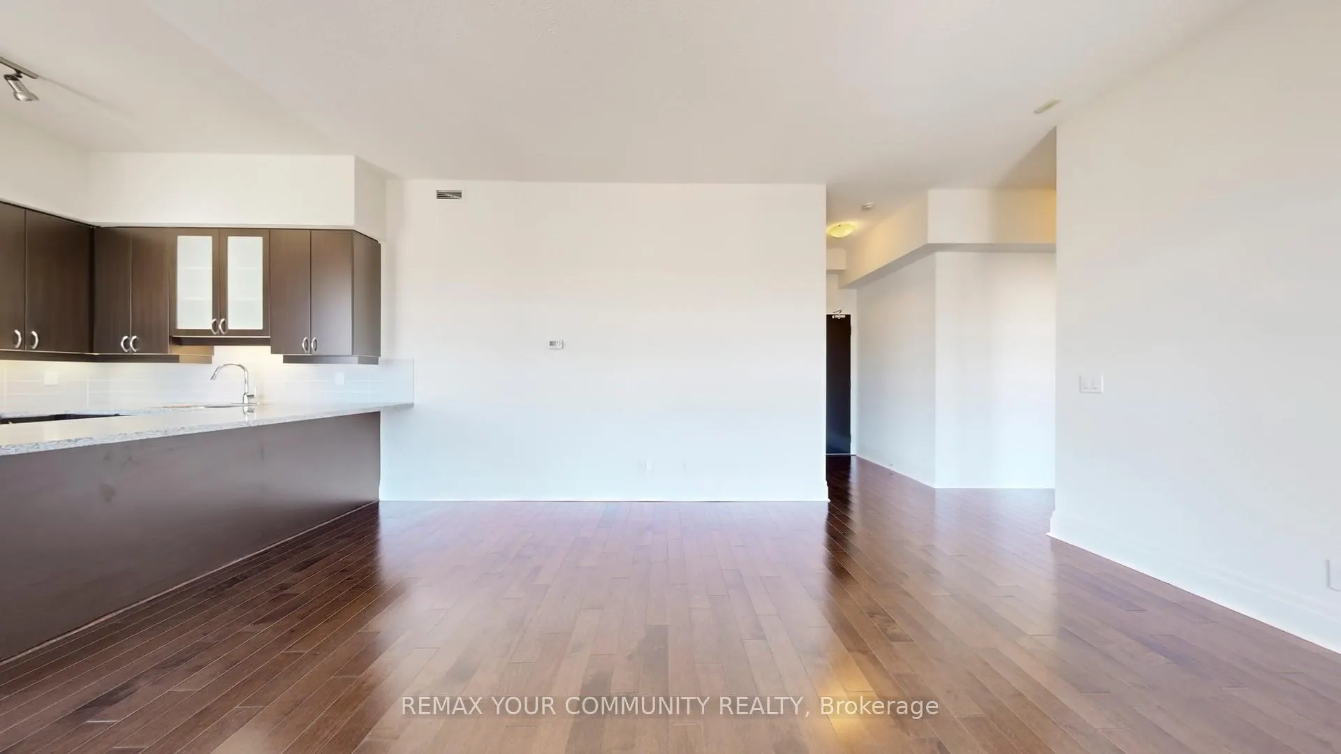 Photo 11 of Unit 703, 21 Upper Duke Crescent, Markham, Unionville — HOMEH