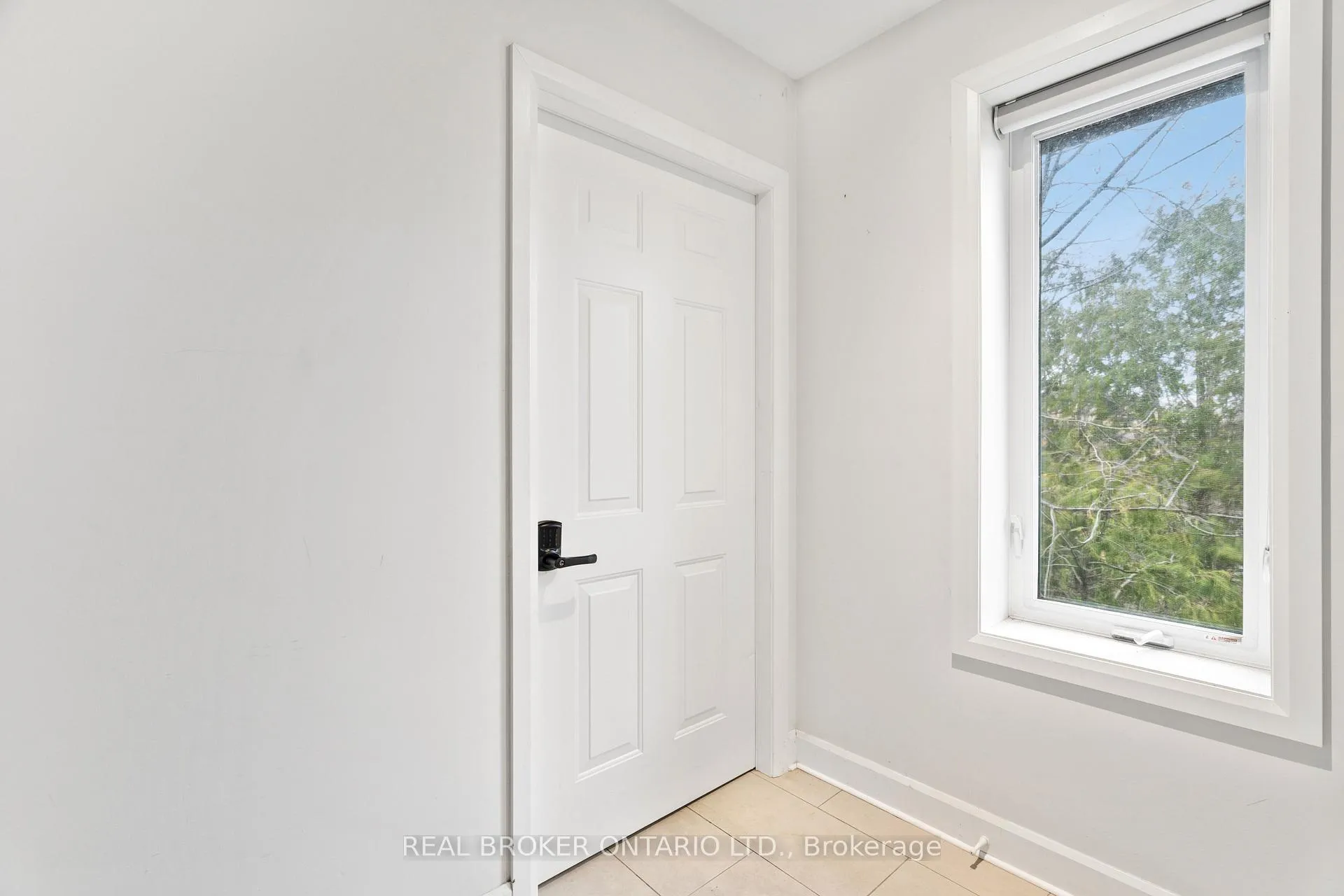 Photo 5 of 119 Tremaine Road, Milton, Milton North — HOMEH