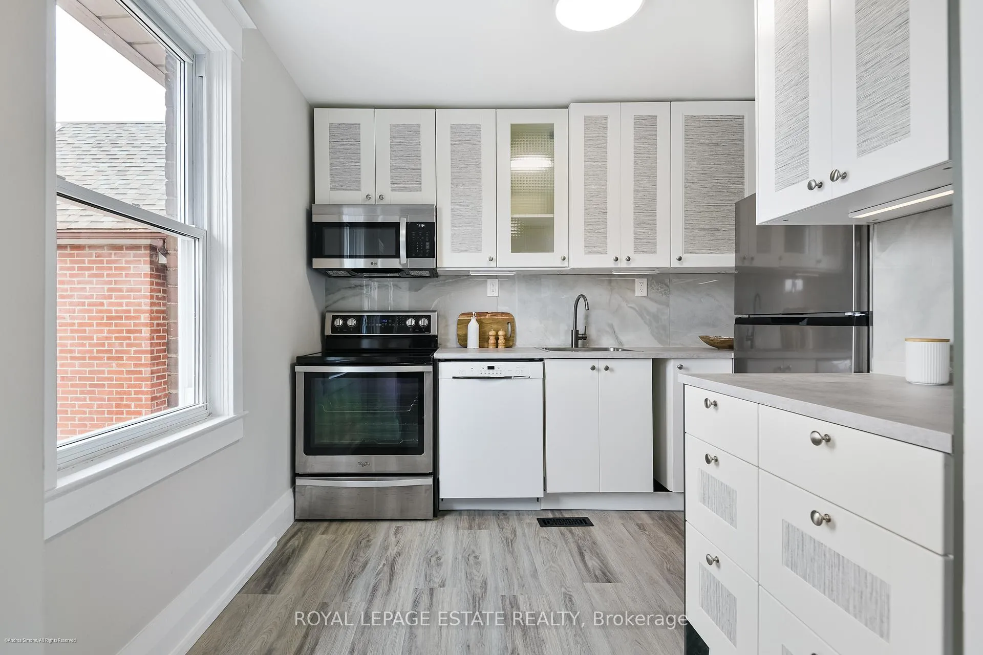 Photo 4 of Unit Upper, 34 Barrington Avenue, Toronto, East End-Danforth — HOMEH