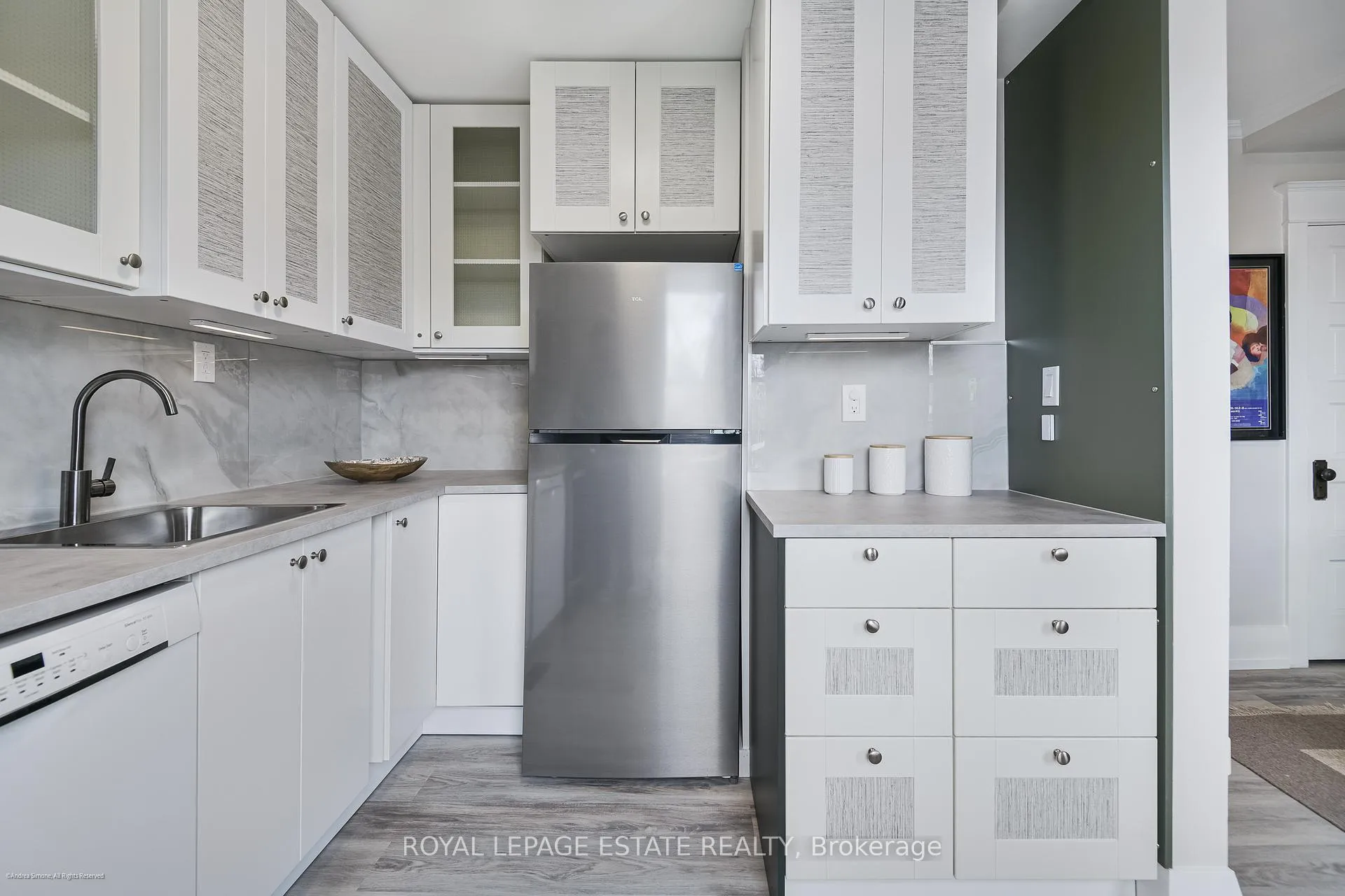 Photo 5 of Unit Upper, 34 Barrington Avenue, Toronto, East End-Danforth — HOMEH