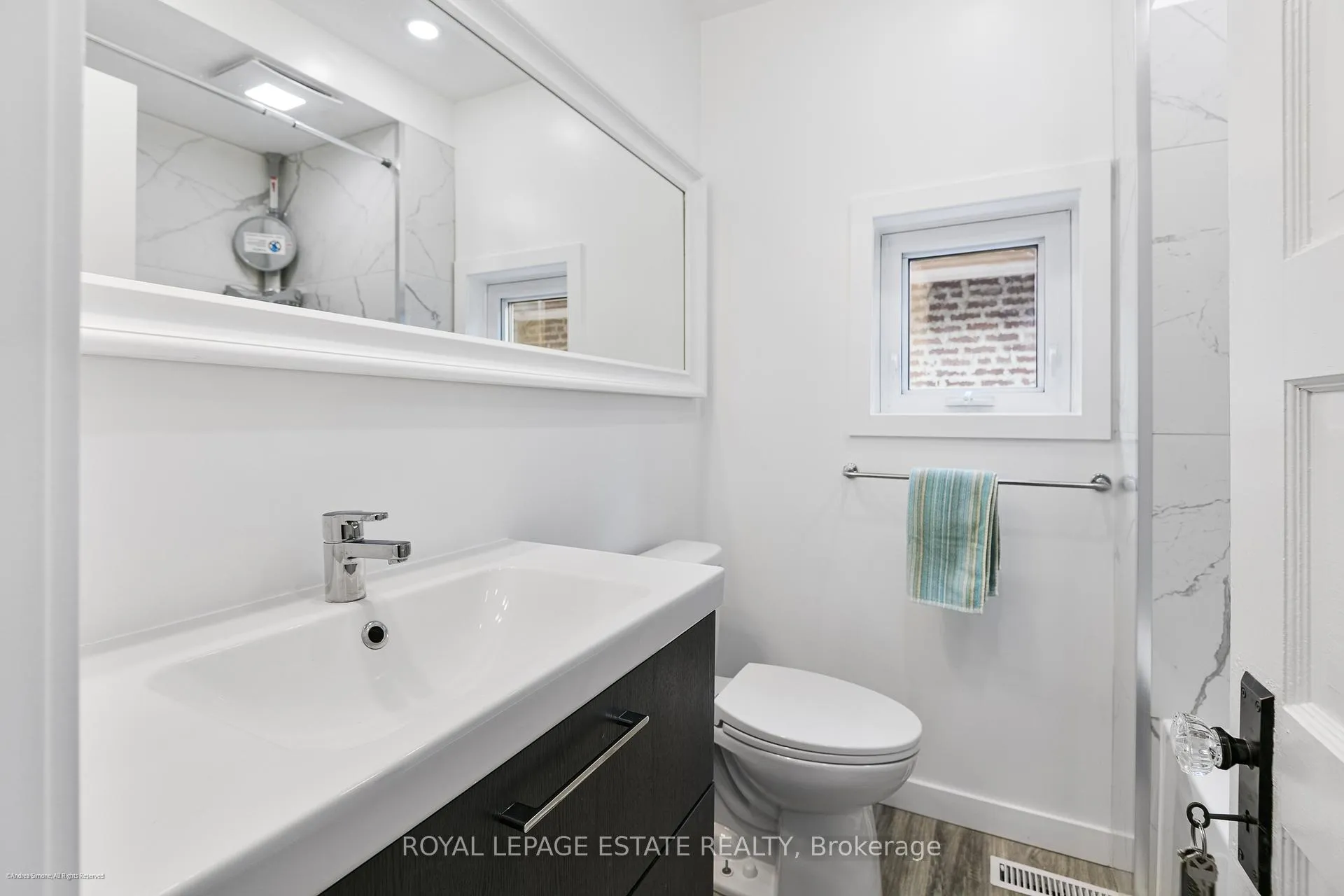 Photo 13 of Unit Upper, 34 Barrington Avenue, Toronto, East End-Danforth — HOMEH