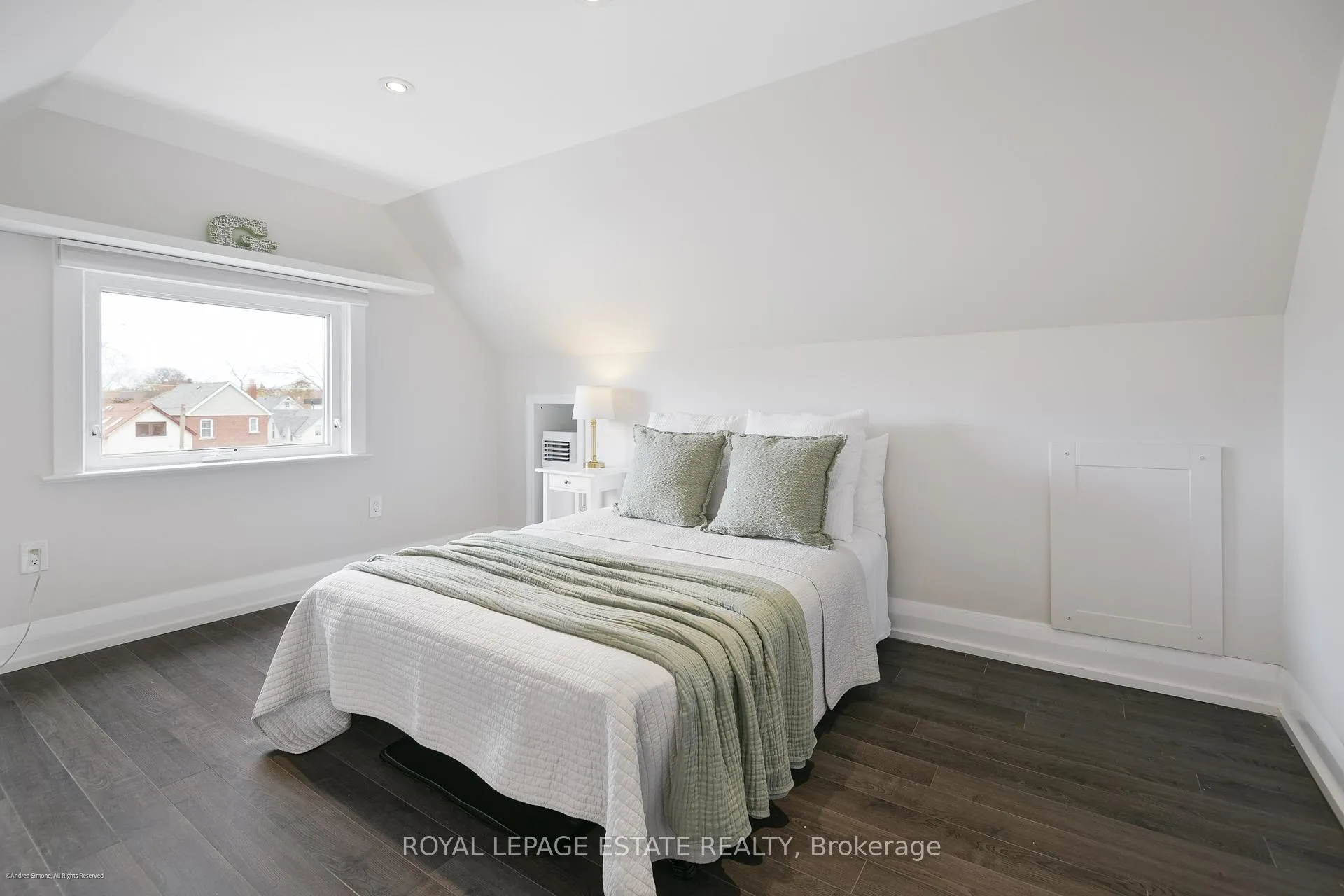 Photo 16 of Unit Upper, 34 Barrington Avenue, Toronto, East End-Danforth — HOMEH