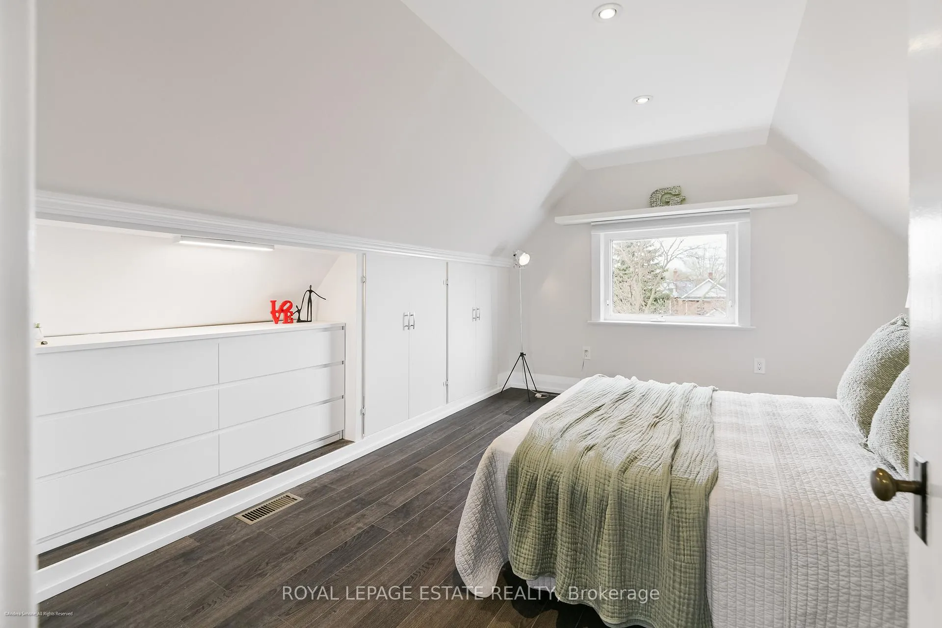 Photo 17 of Unit Upper, 34 Barrington Avenue, Toronto, East End-Danforth — HOMEH