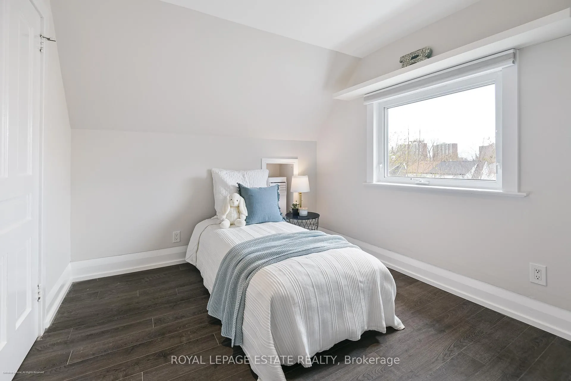Photo 19 of Unit Upper, 34 Barrington Avenue, Toronto, East End-Danforth — HOMEH