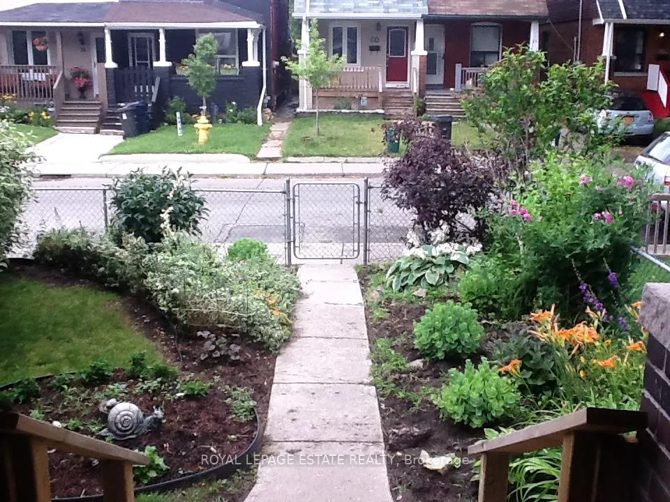 Photo 23 of Unit Upper, 34 Barrington Avenue, Toronto, East End-Danforth — HOMEH