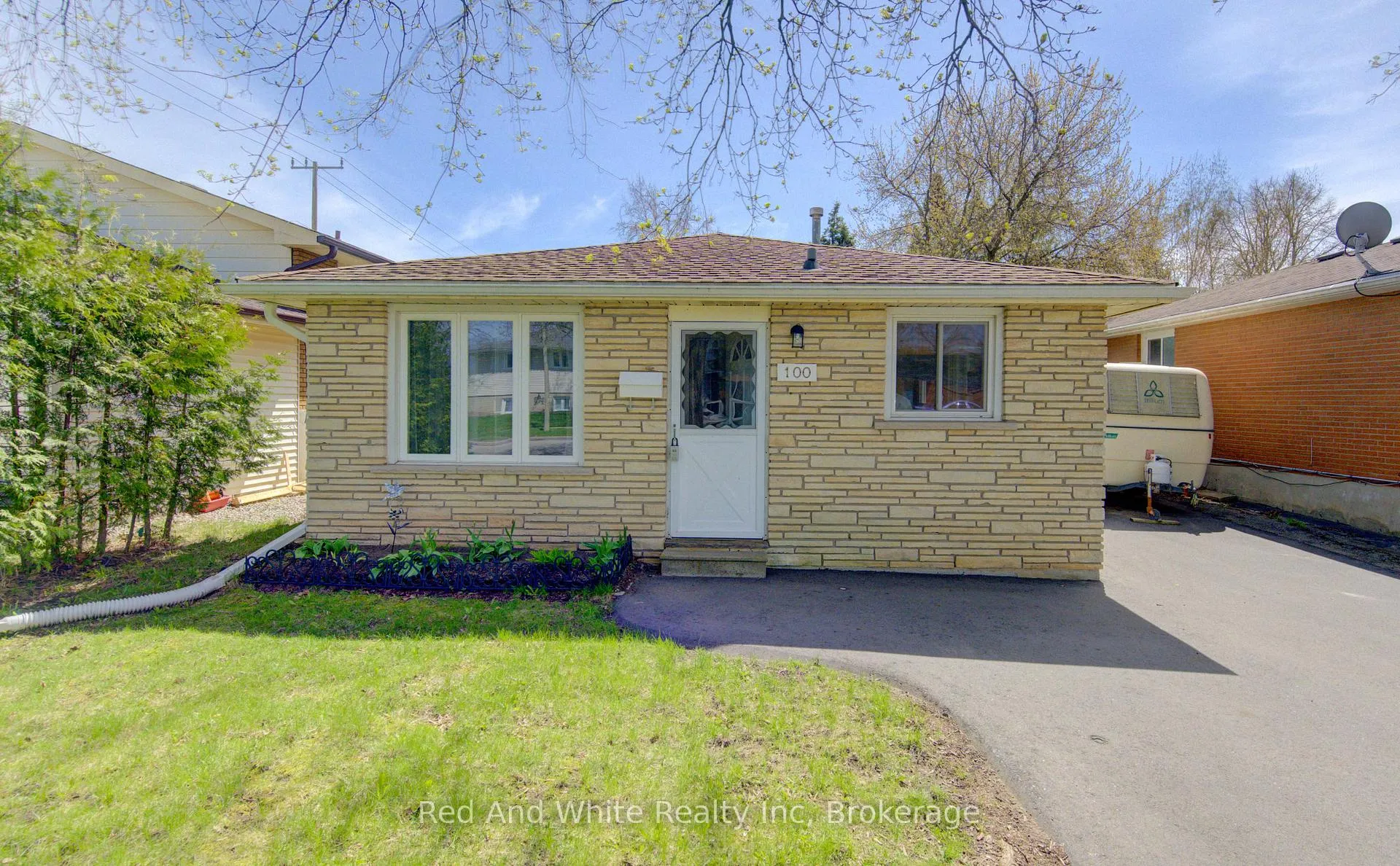 Photo 2 of 100 Johanna Drive, Cambridge — HOMEH